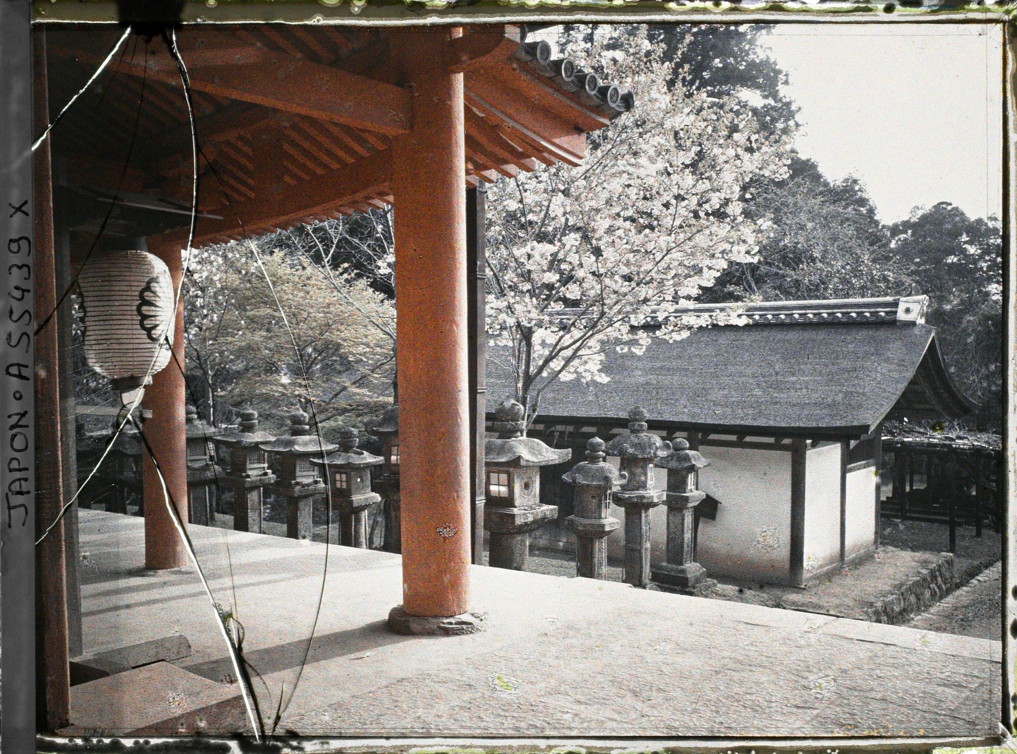 Image représentant Sanctuaire Kasuga-taisha (ou Kasuga-jinja) : la cuisine pour les offrande (Hetsui-dono) dans les dépendances du temple.