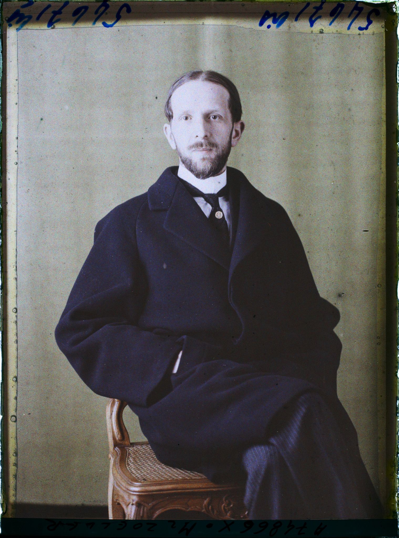 Image représentant https://musee-albert-kahn.s-museum.fr/home/NWQ2OTAwYzNmYjZlZTk1ZWQwODJmMjY4L2dlbmVyaWMtbm90aWNlLXRhYi9hdXRob3JpdHkvNjE3YTc5ZjVjZjhiODk2OGIzMzM3ZDIx/5d6900c3fb6ee95ed082f268/generic-notice-tab/authority/617a79ebcf8b8968b3337ab9 Le Docteur Christian Zoeller