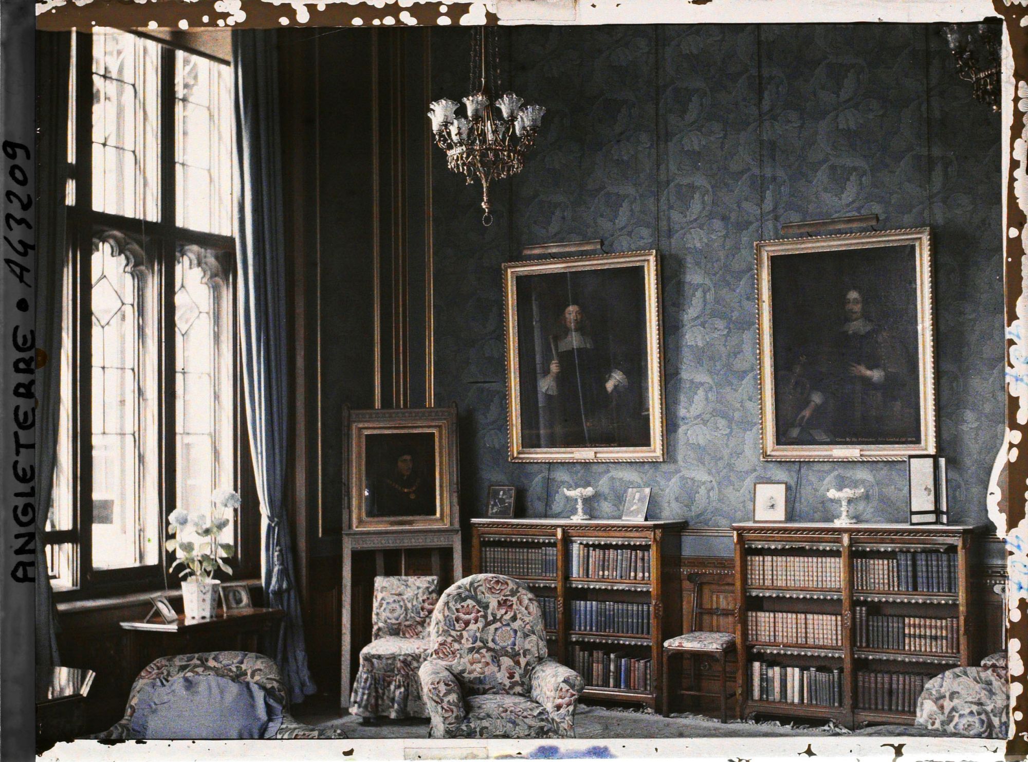 Image représentant Le petit salon et portraits à la Speaker Residence au Parlement