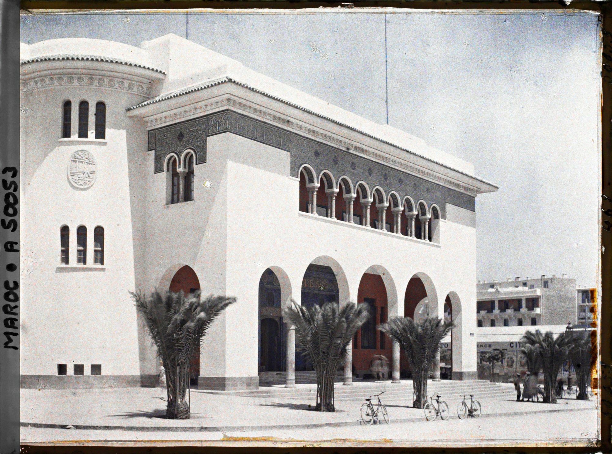 Image représentant L'hôtel des postes sur la place administrative