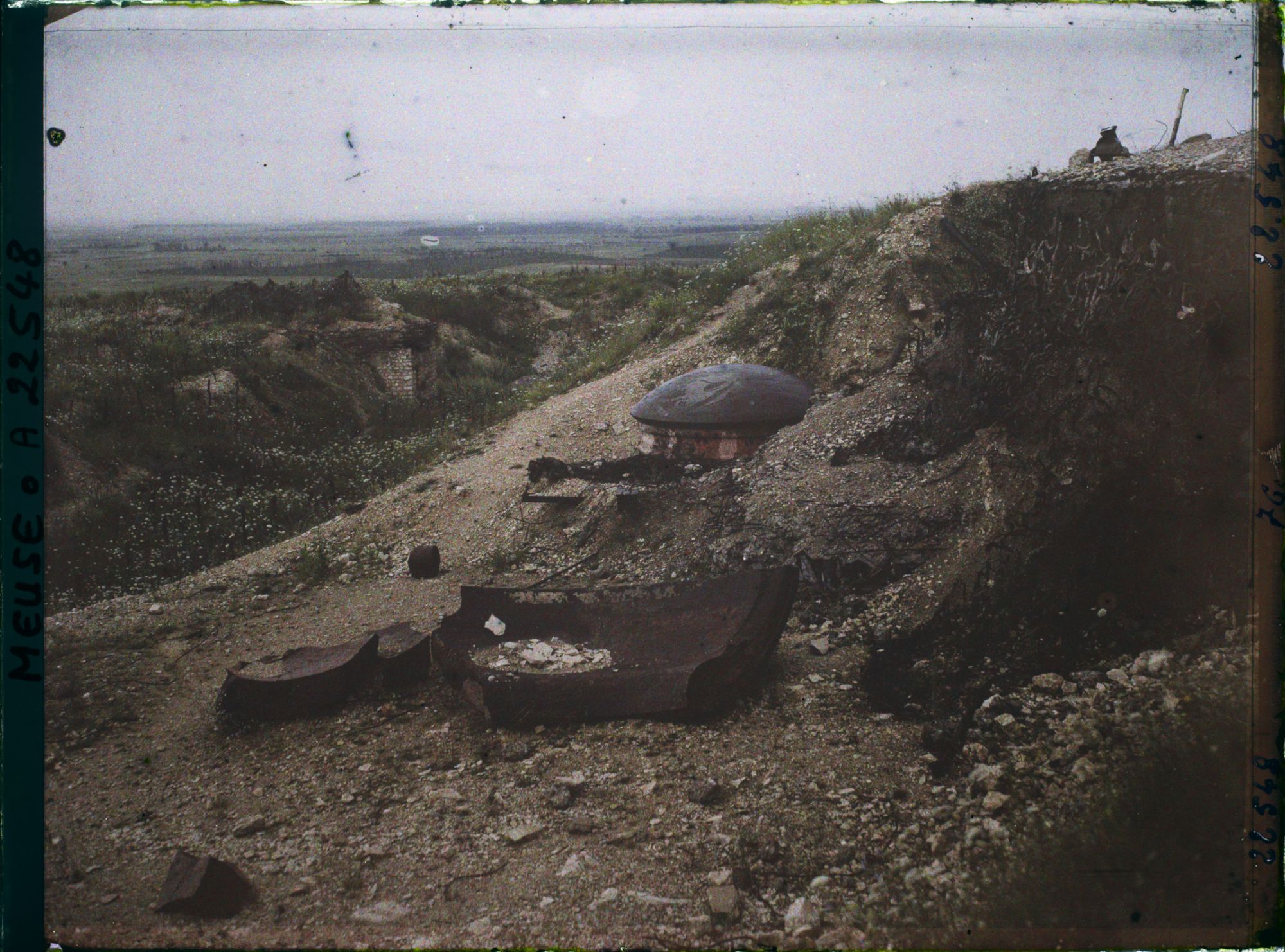 Image représentant France, Vaux, Fort de Vaux, Coupole brisée et Courtine Est