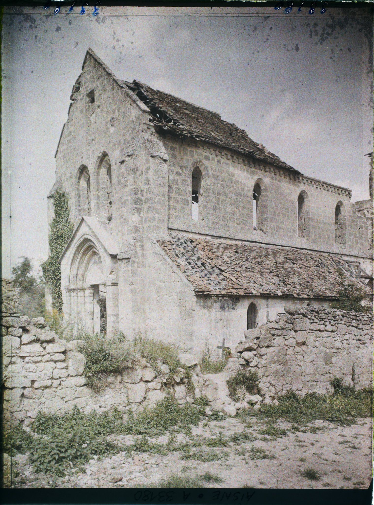 Image représentant France, Guminy, Façade de l'Eglise