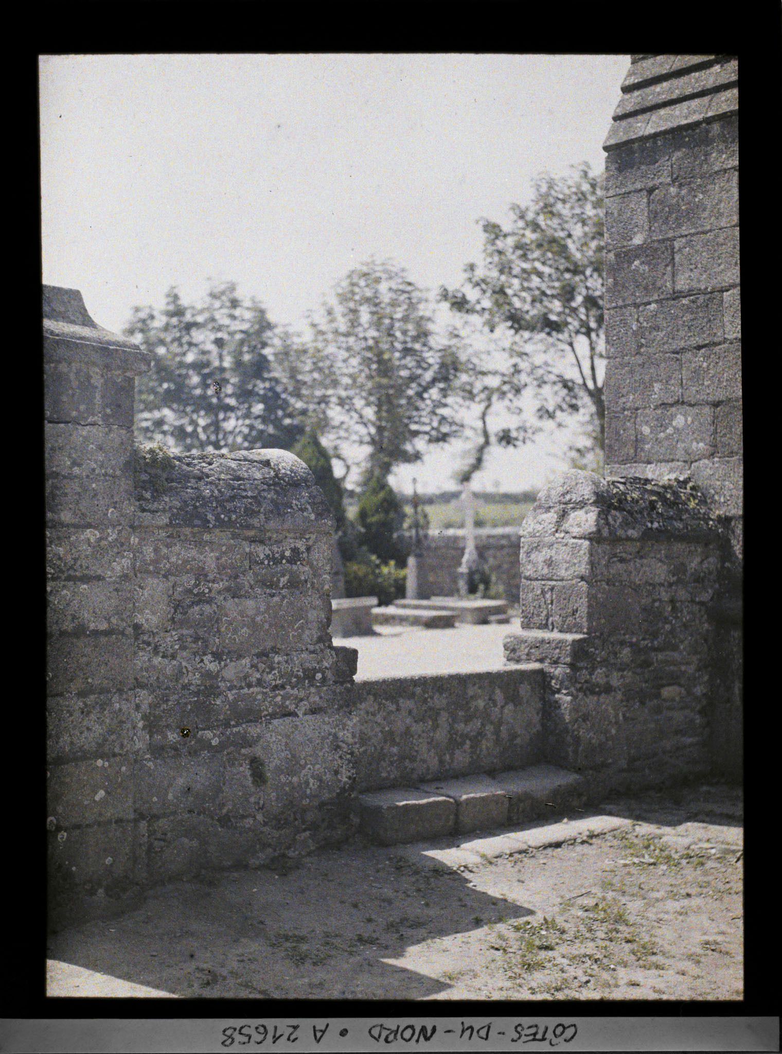 Image représentant L'entrée du cimetière de Minihy