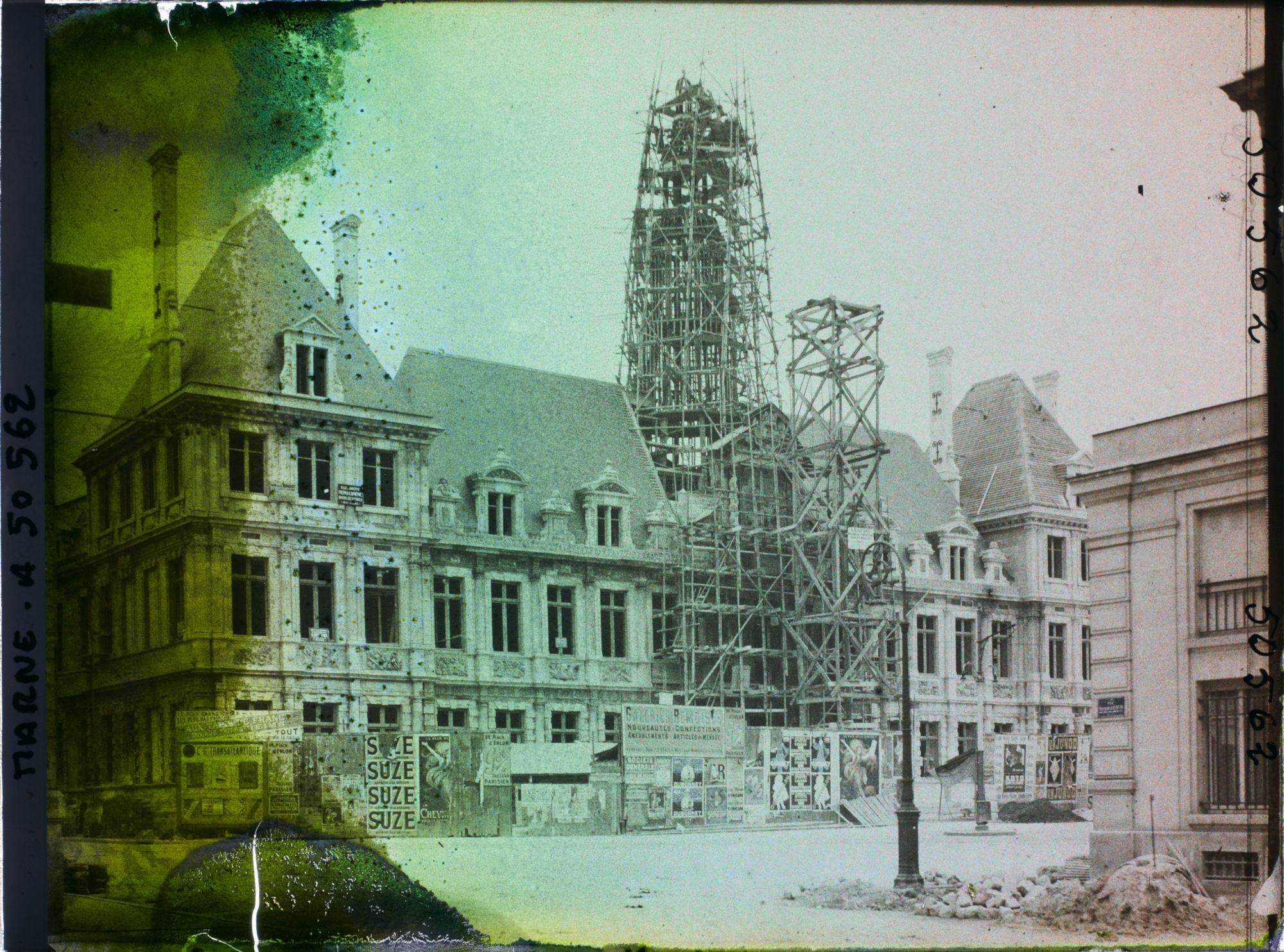 Image représentant France, Reims, Hôtel de Ville en reconstruction