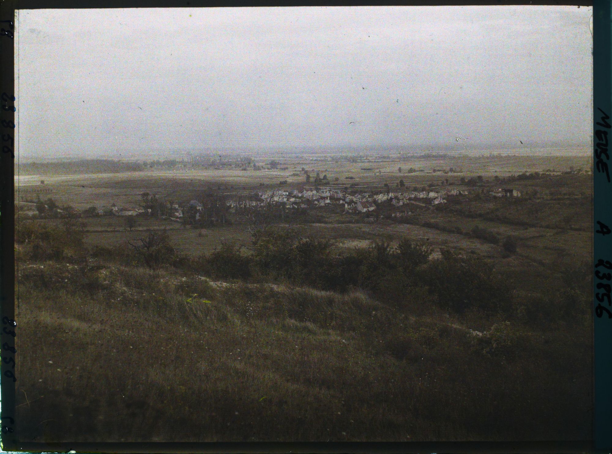 Image représentant France, Eix, Le Village d'Eise et la plaine de la Woëvre vers l'Est