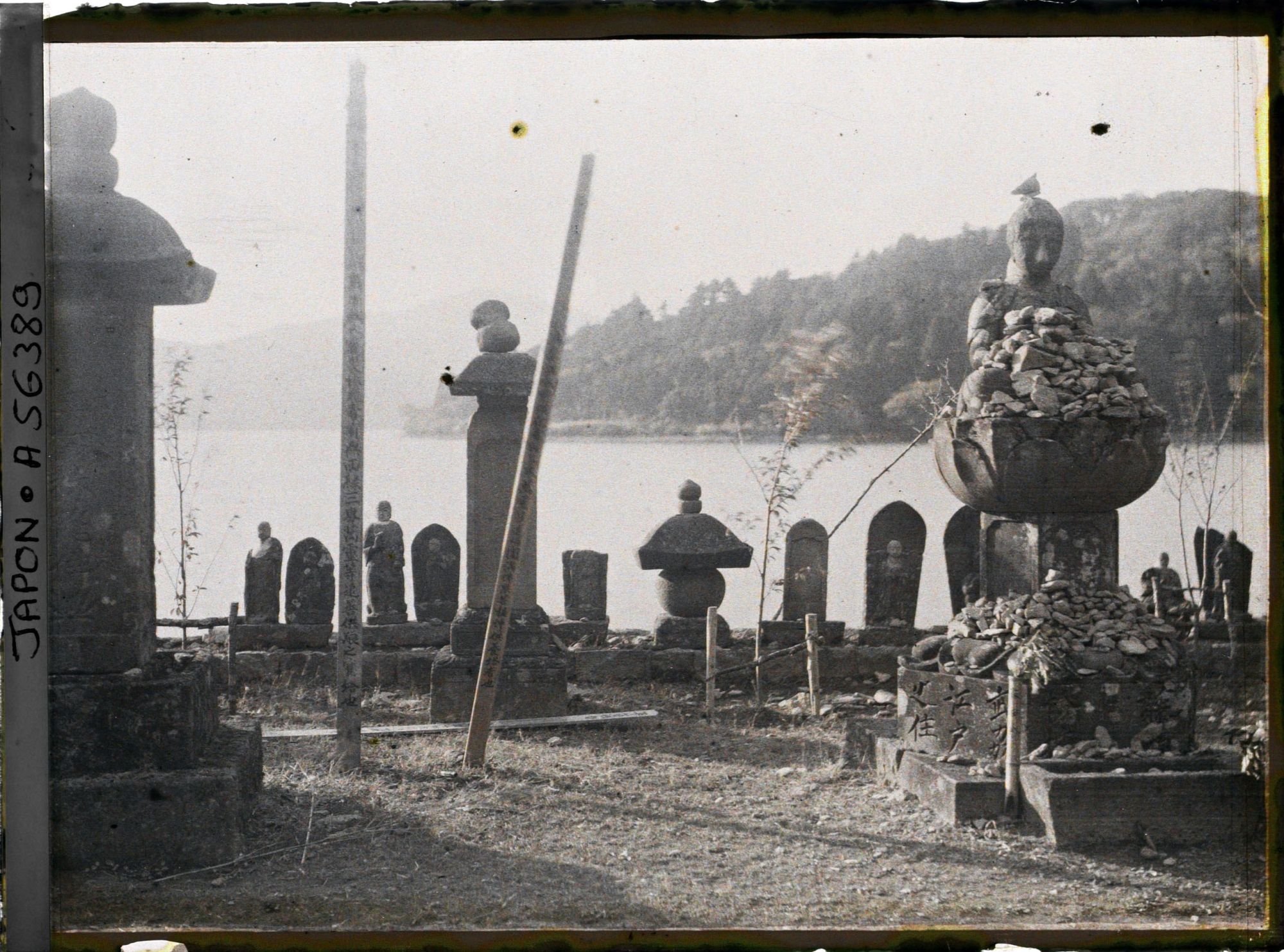 Image représentant Le lac Ashinoko et le sanctuaire Sainokawara