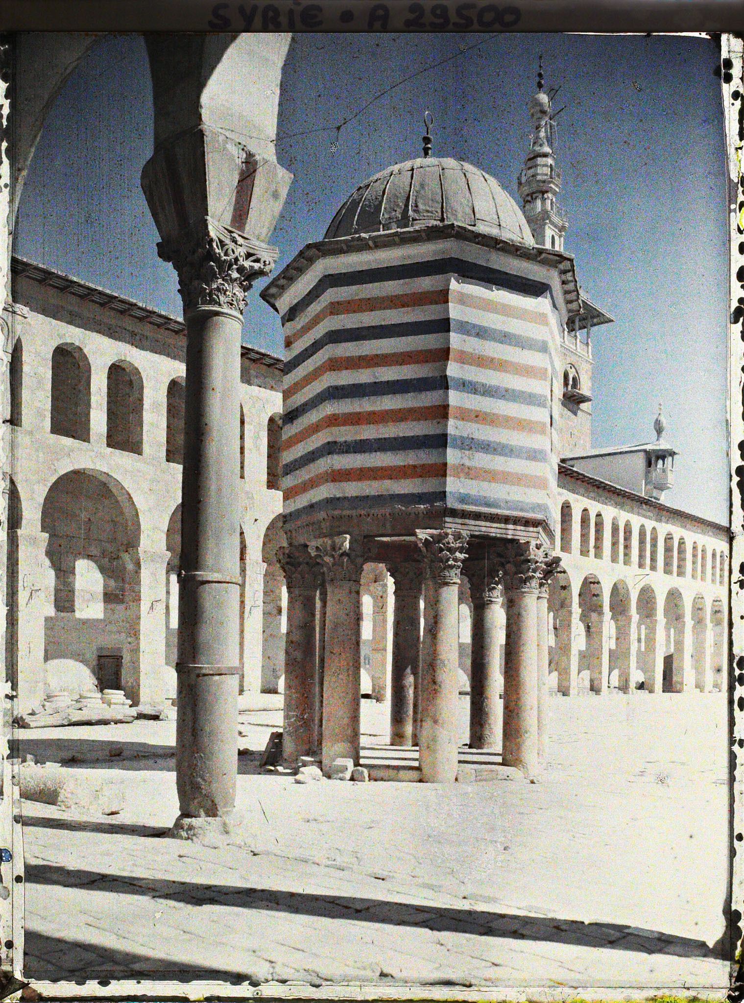 Image représentant Dôme du Trésor (Qubbat el Khazneh) dans la cour de la mosquée des Omeyyades