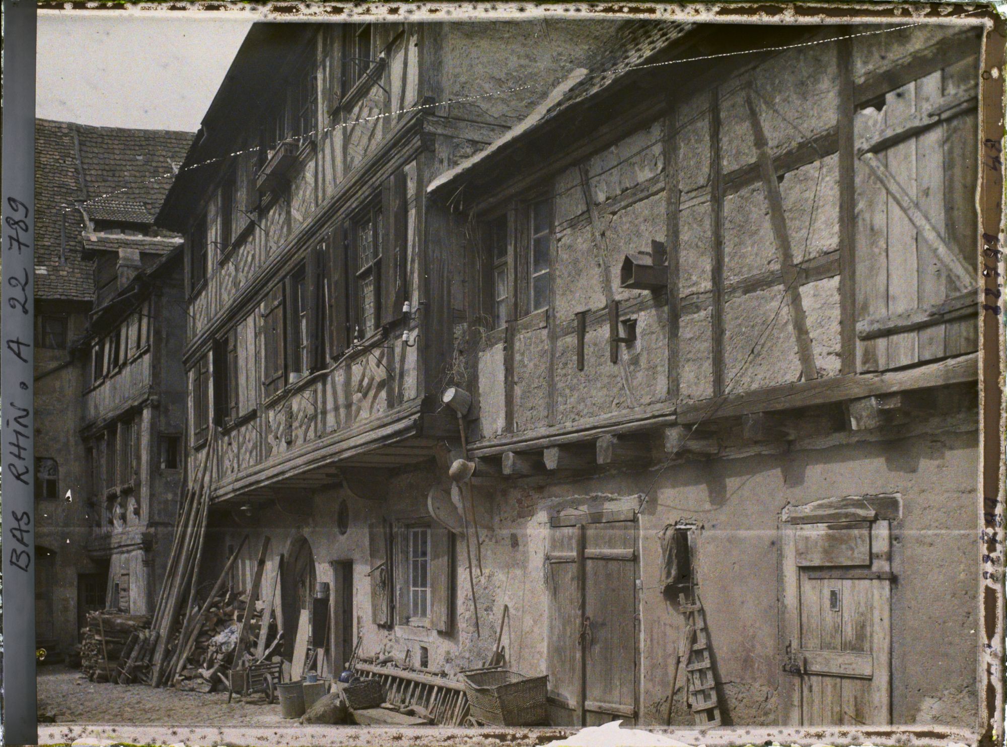 Image représentant France, Obernai, Cour de Vieille Maison