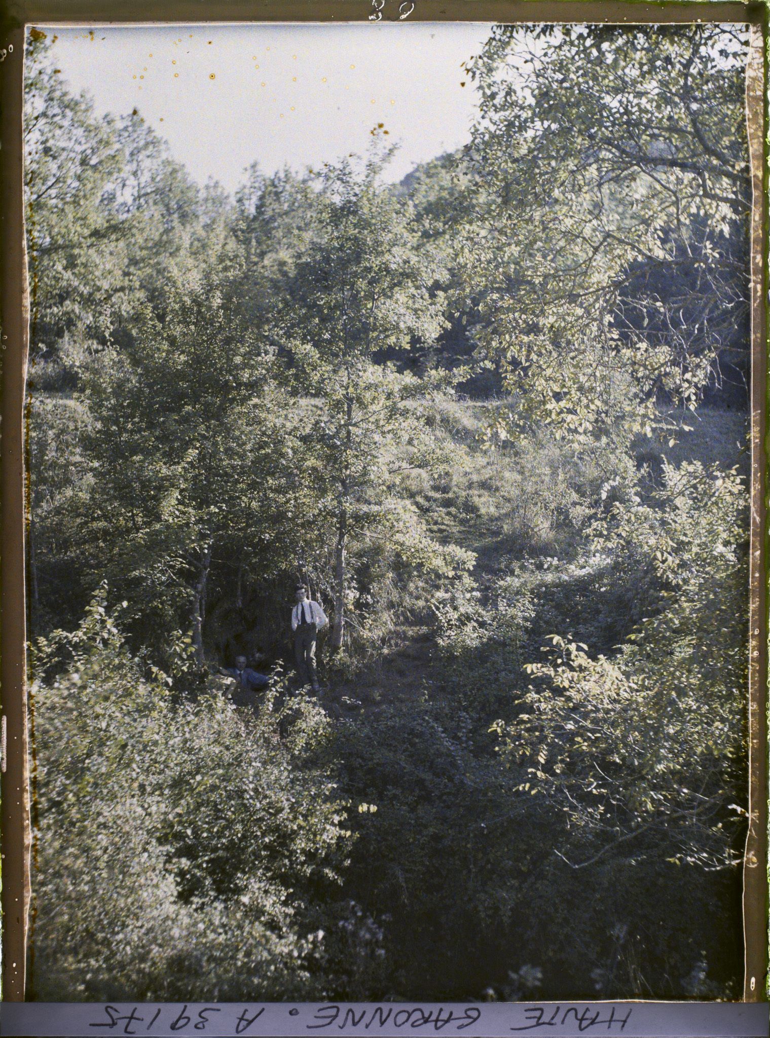 Image représentant La grotte avec son découvreur Norbert Casteret accompagné de son père Henry