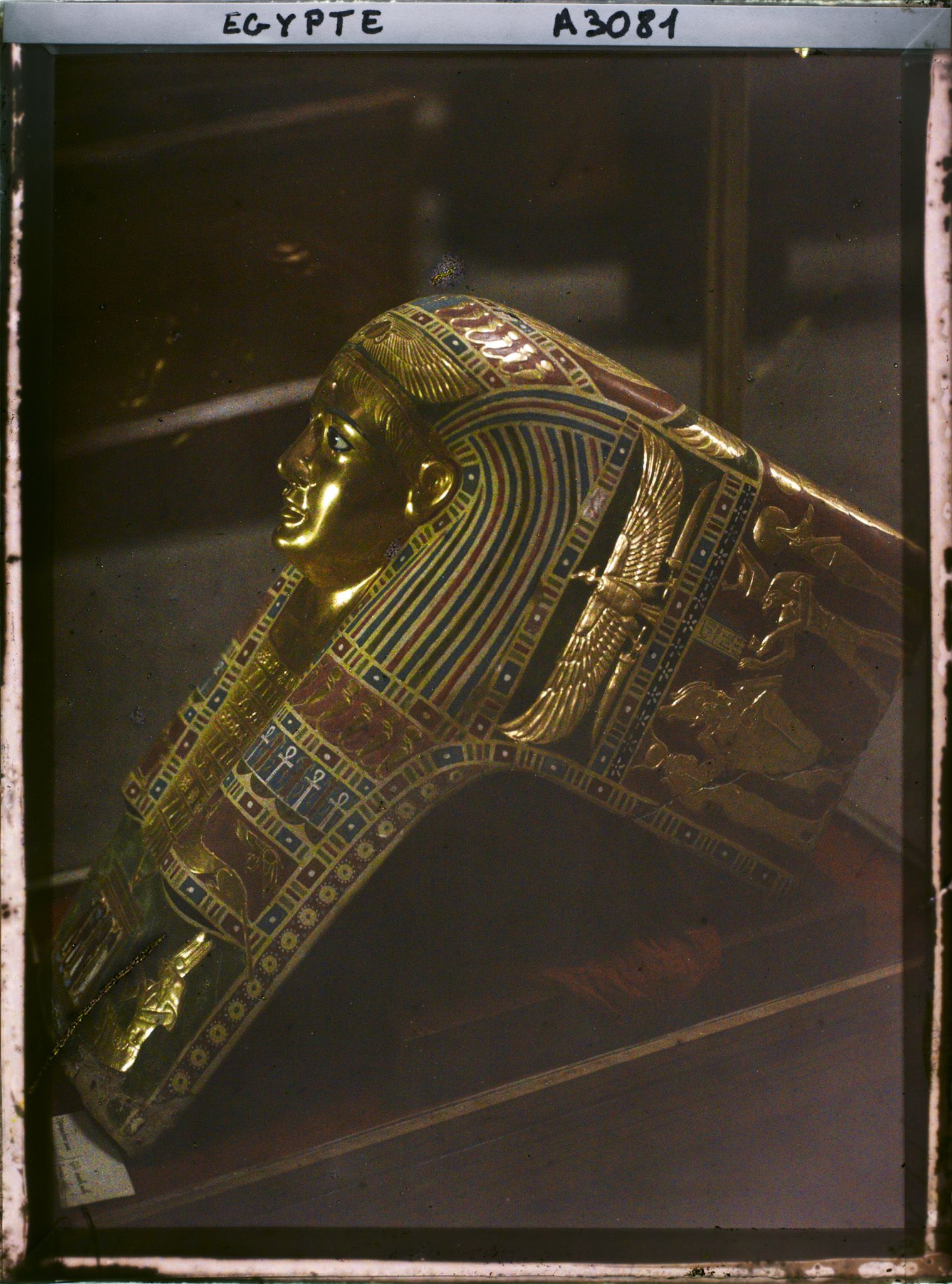 Image représentant Masque en or au musée égyptien