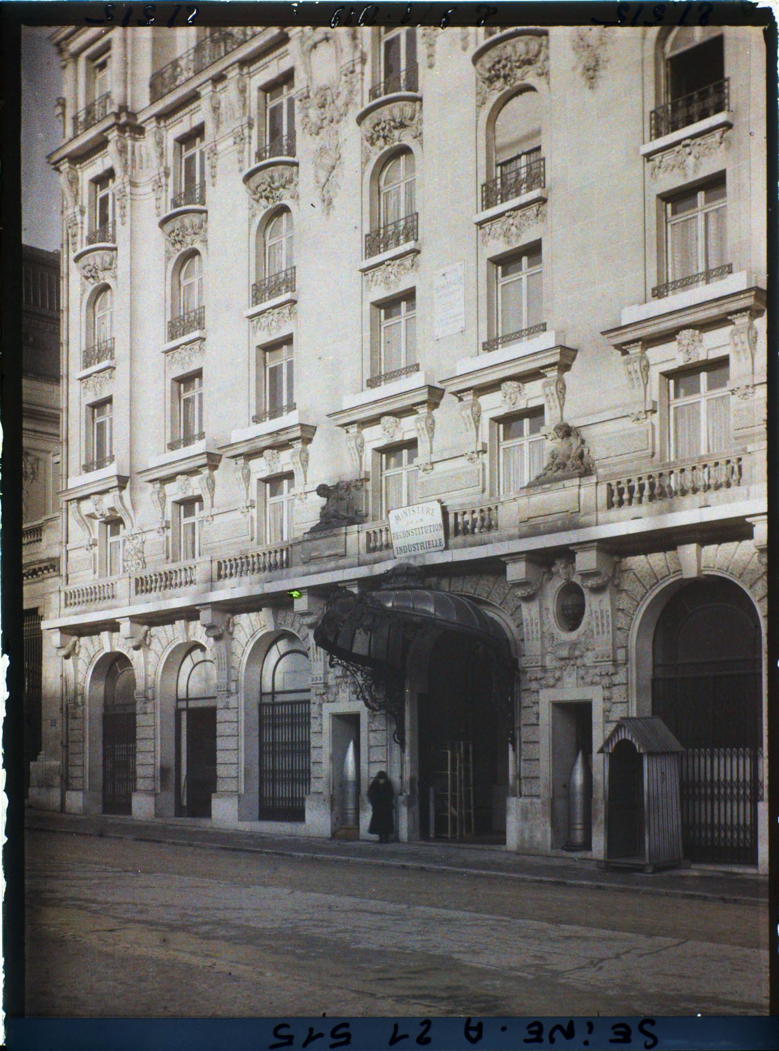 Image représentant Le ministère de la reconstruction industrielle au 74 avenue des Champs-Elysées (hôtel Claridge)
