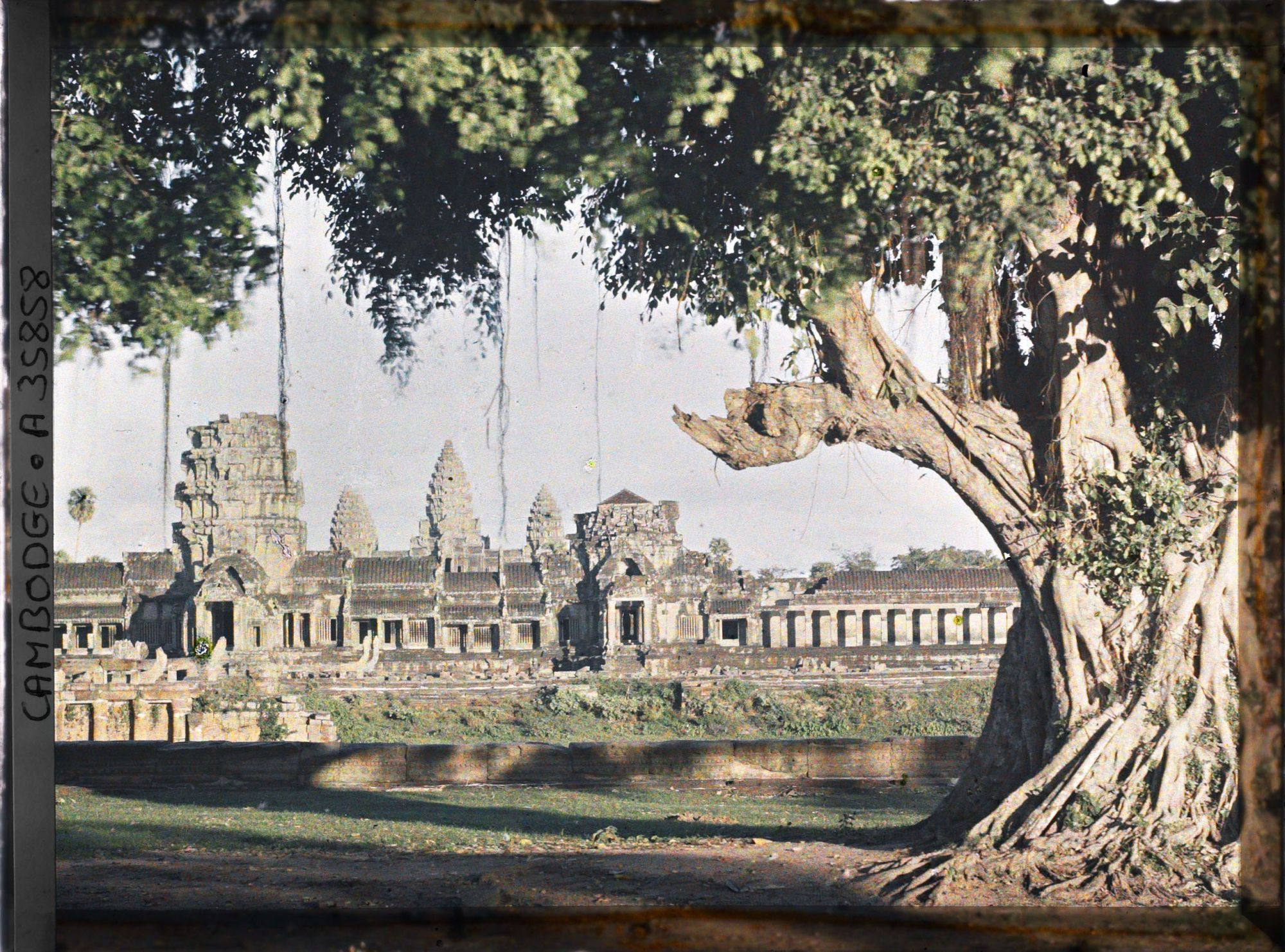 Image représentant L'accès principal au temple d'Angkor Vat (entrée ouest)