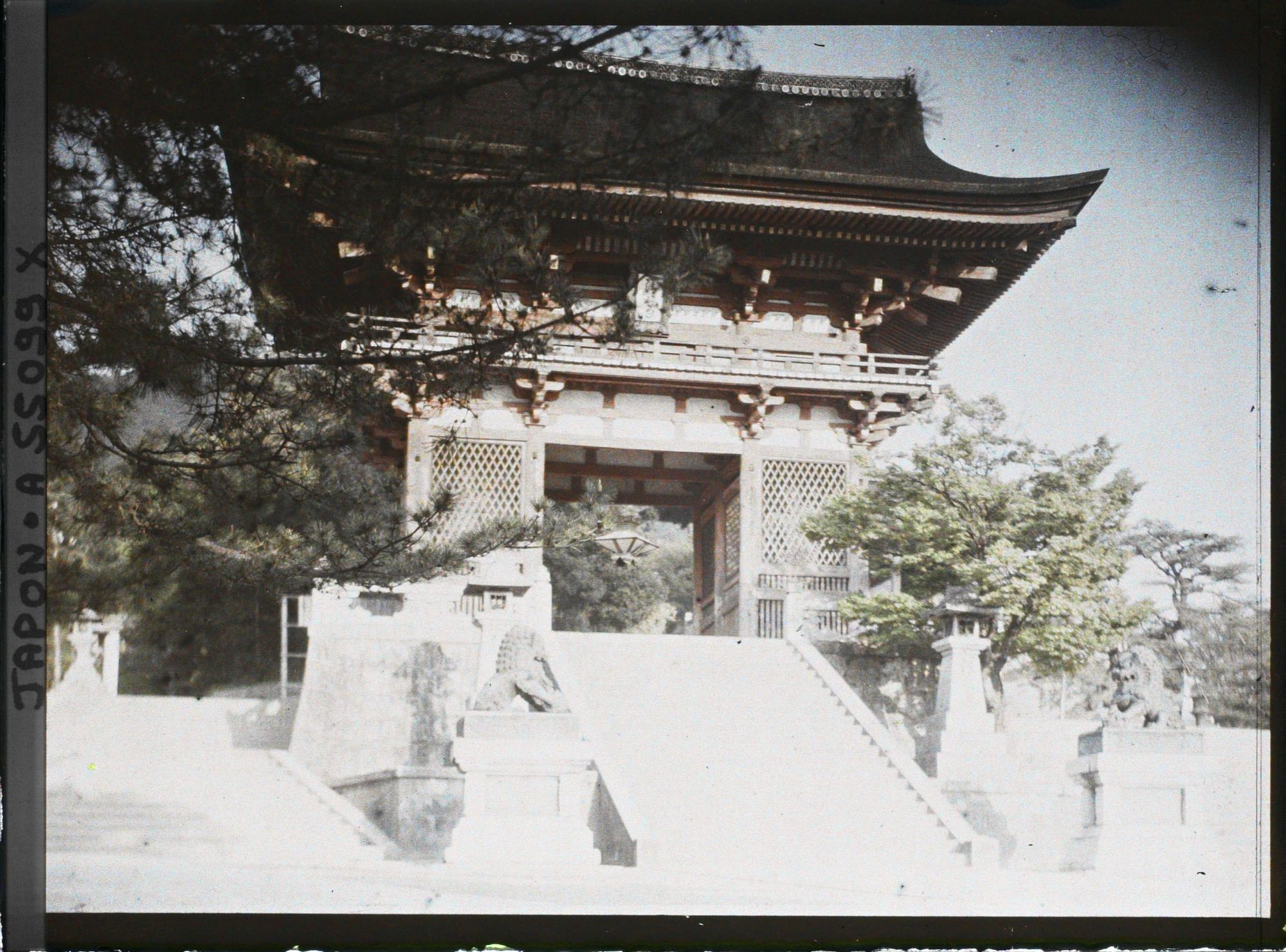 Image représentant Temple Kiyomizu-dera : porte d'entrée Niômon