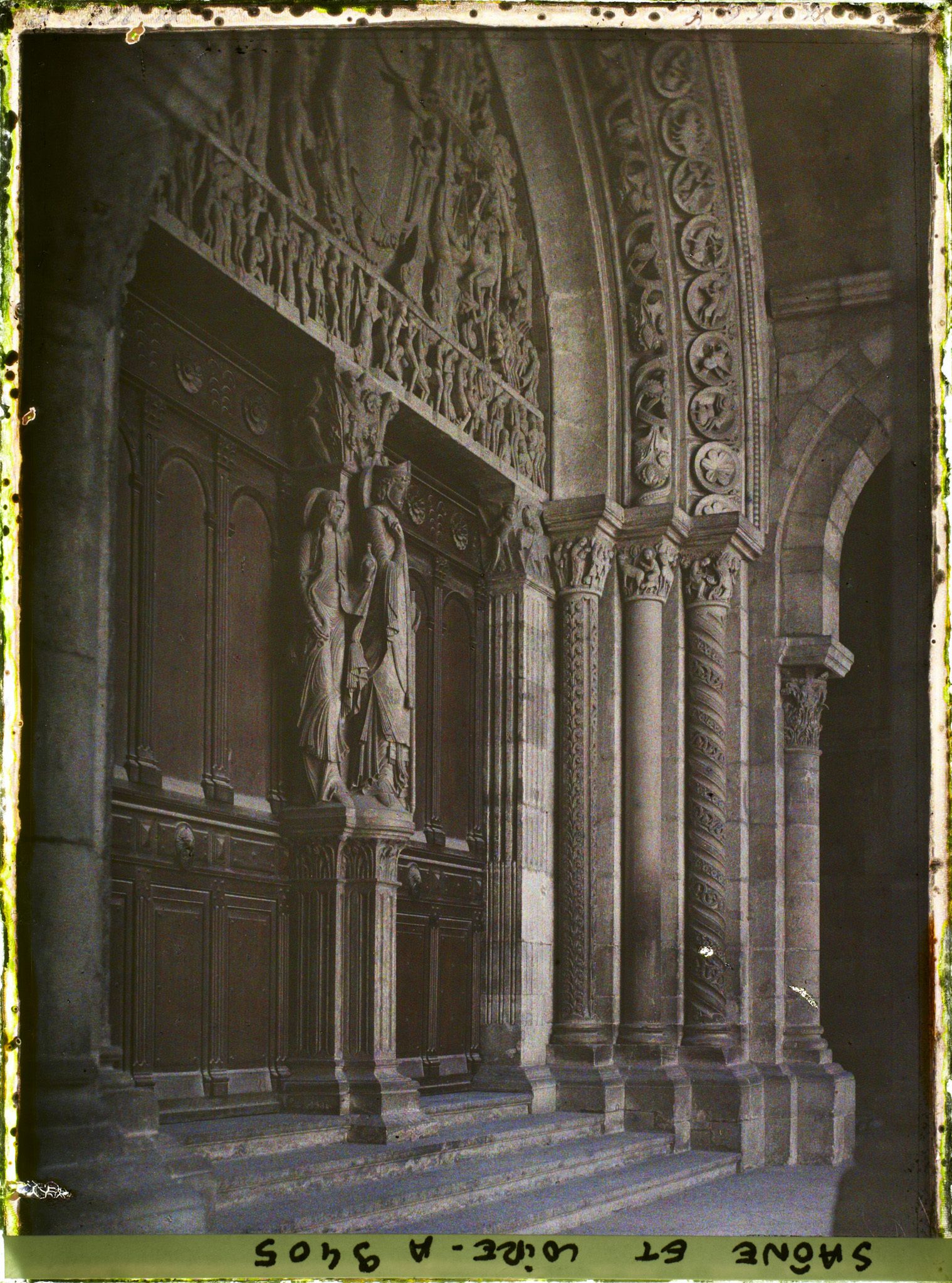 Image représentant Cathédrale Saint-Lazare, le tympan du Jugement dernier