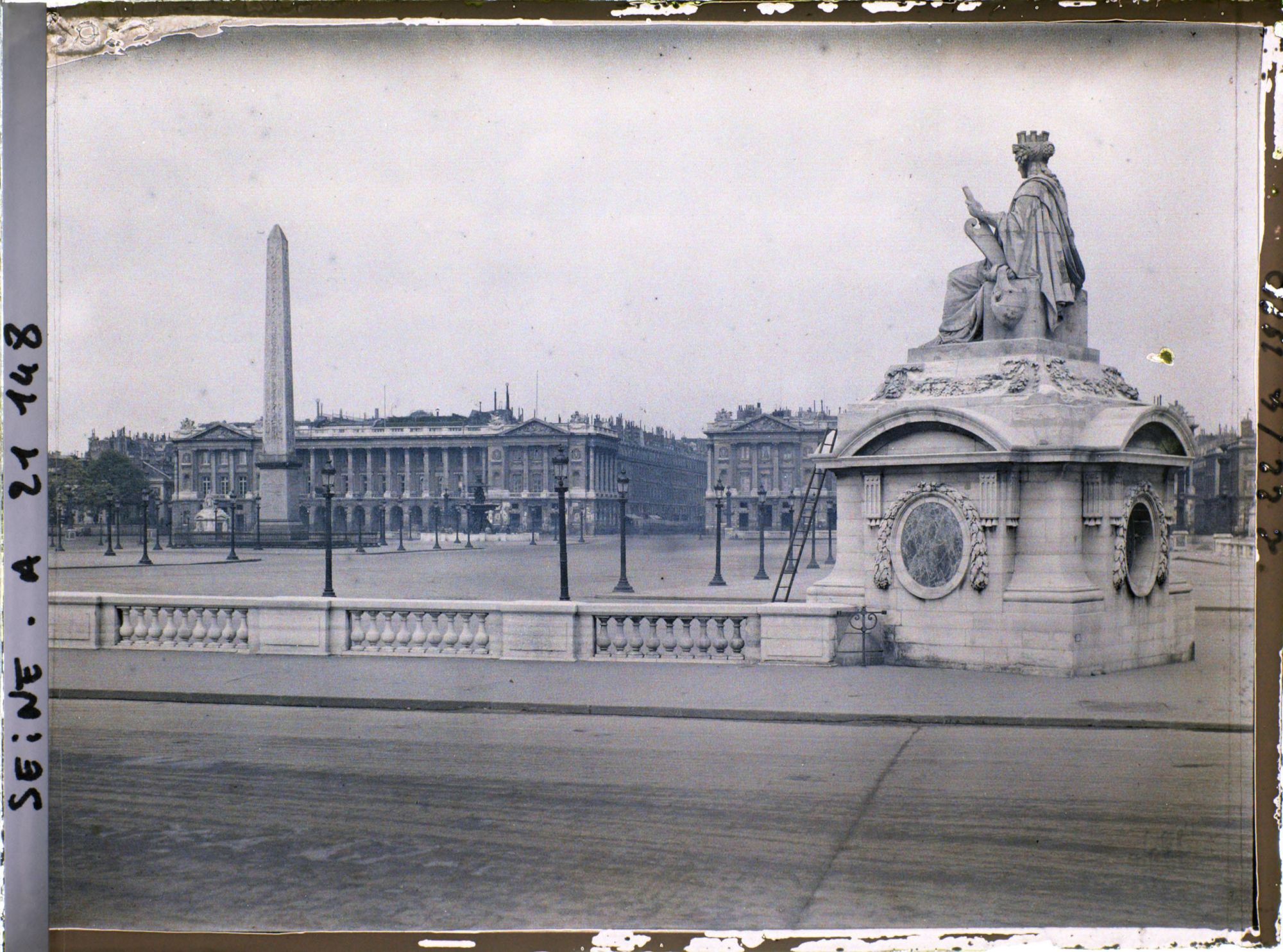 Image représentant La place de la Concorde et la statue de Marseille