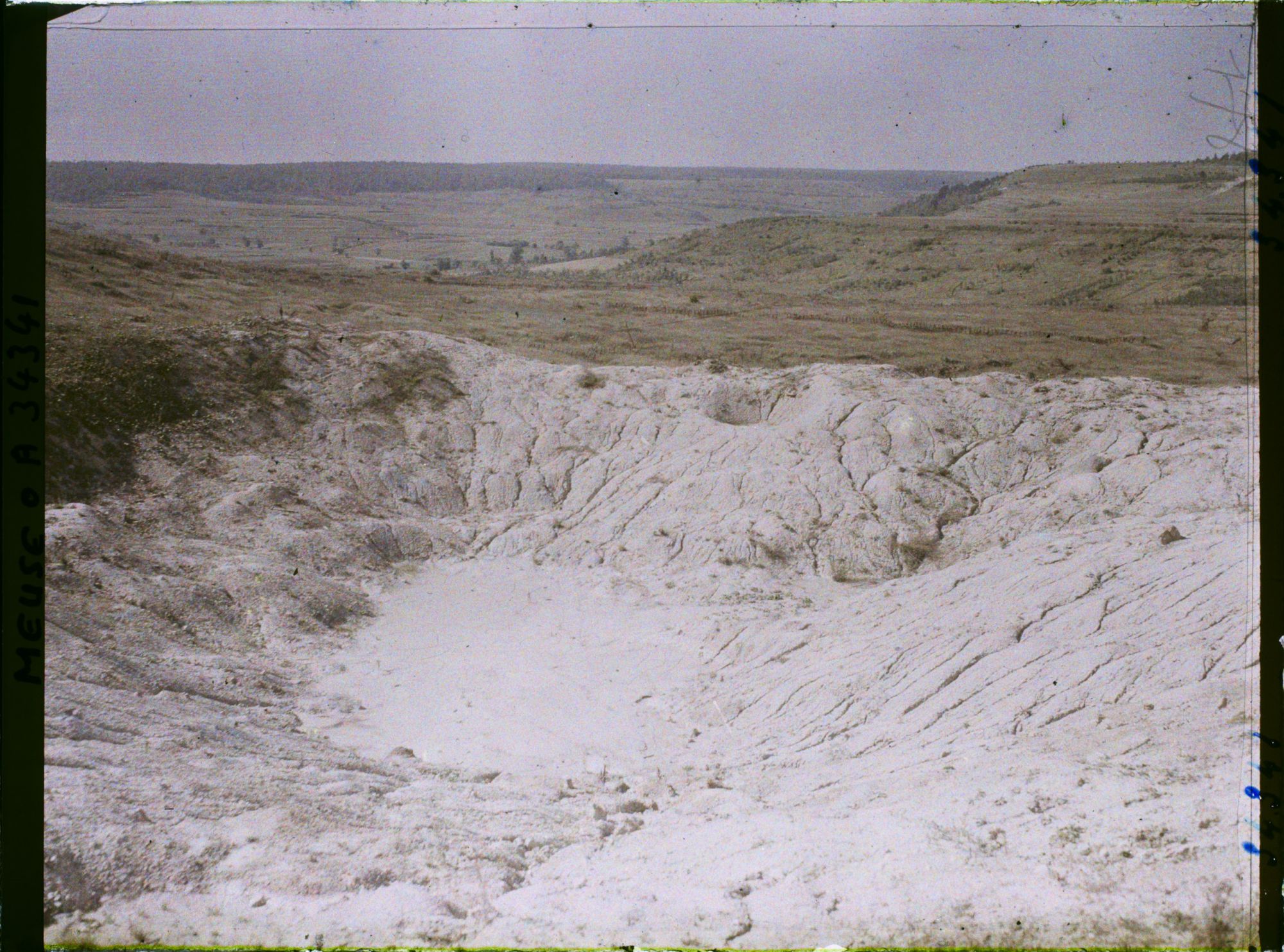 Image représentant France, Crête des Eparges, Un entonnoir sur la Crête