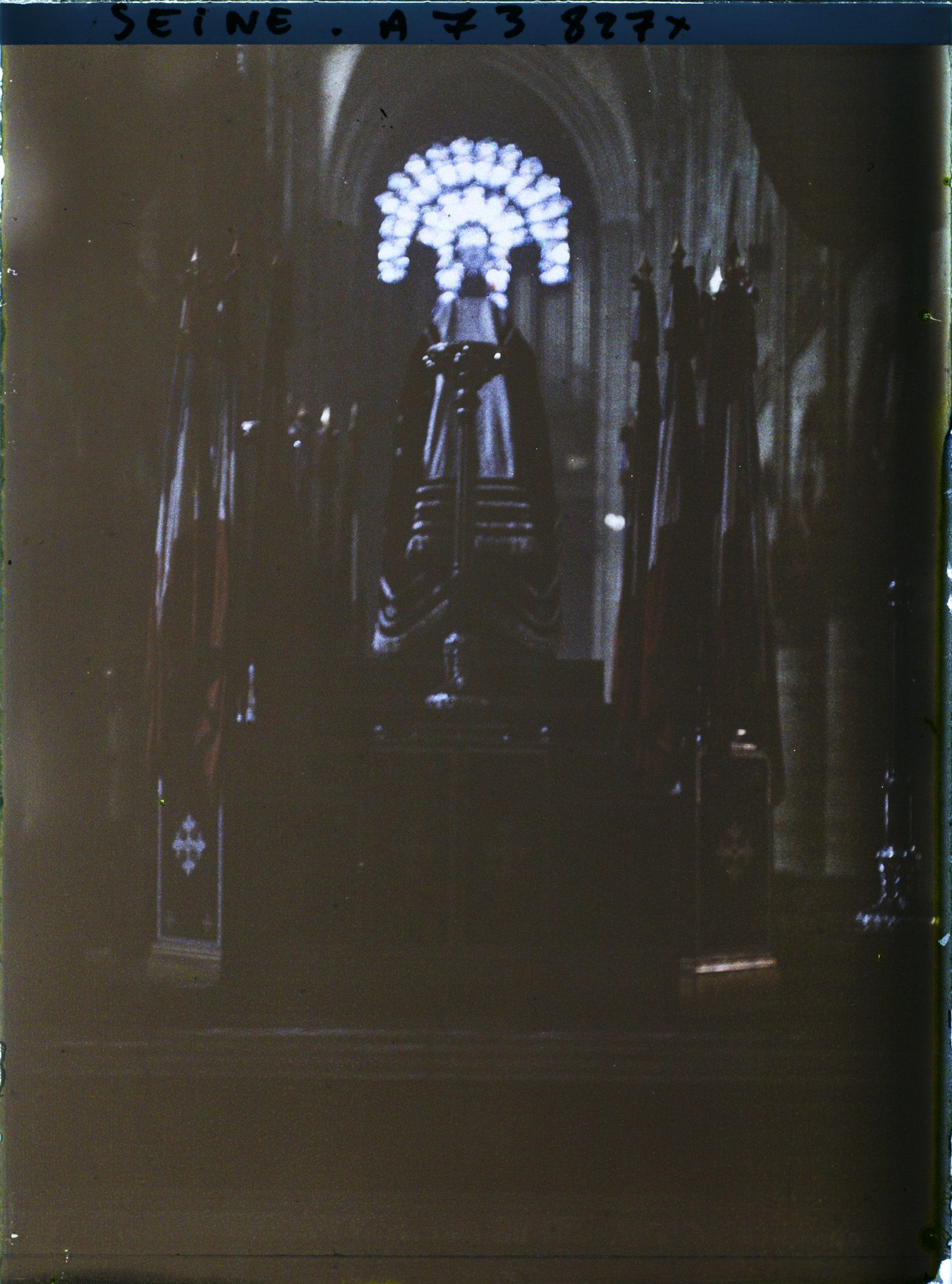 Image représentant Le catafalque du maréchal Foch dans le chœur de Notre-Dame