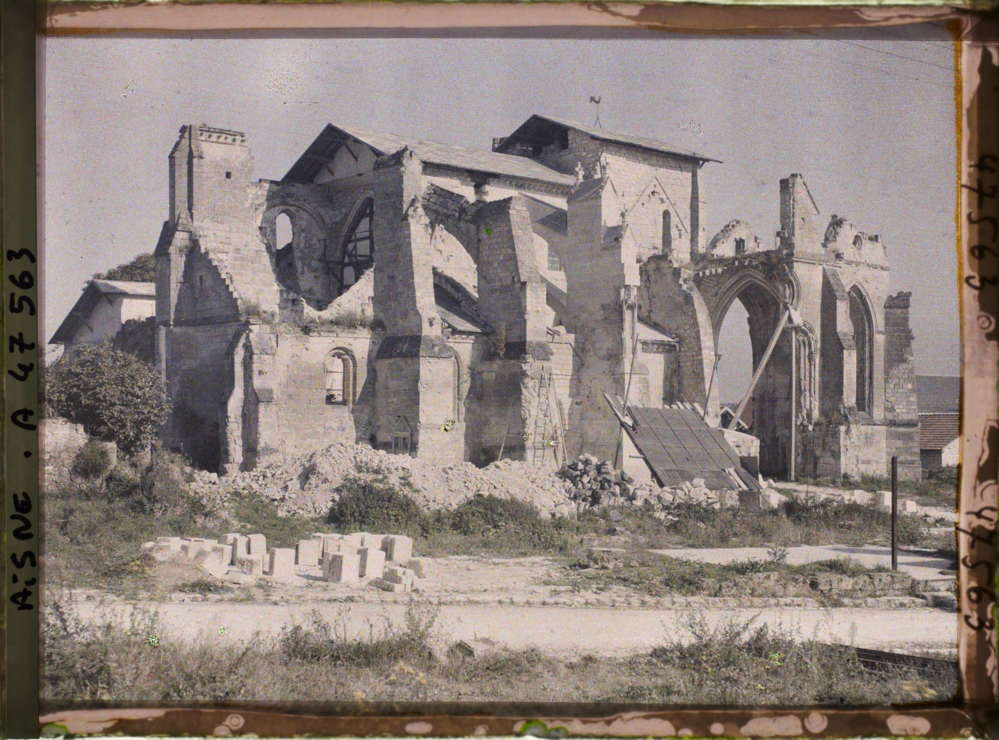 Image représentant France, Amblény, Ruines de l'Eglise, Sud