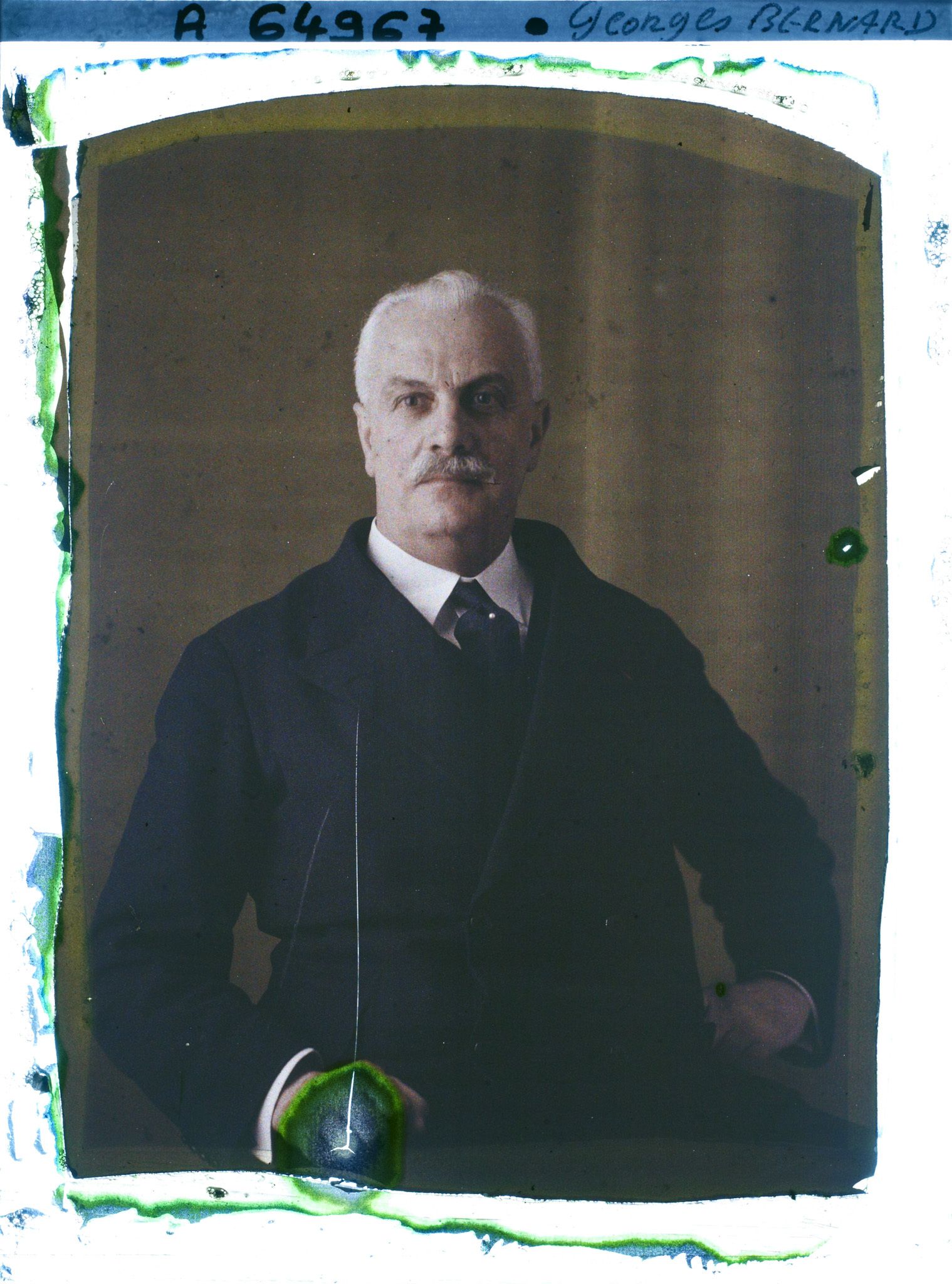 Image représentant Monsieur  https://musee-albert-kahn.s-museum.fr/home/NWQ2OTAwYzNmYjZlZTk1ZWQwODJmMjY4L2dlbmVyaWMtbm90aWNlLXRhYi9hdXRob3JpdHkvNjE3YTc5ZjVjZjhiODk2OGIzMzM3ZDIx/5d6900c3fb6ee95ed082f268/generic-notice-tab/authority/617a79ebcf8b8968b3336892 Georges Bernard