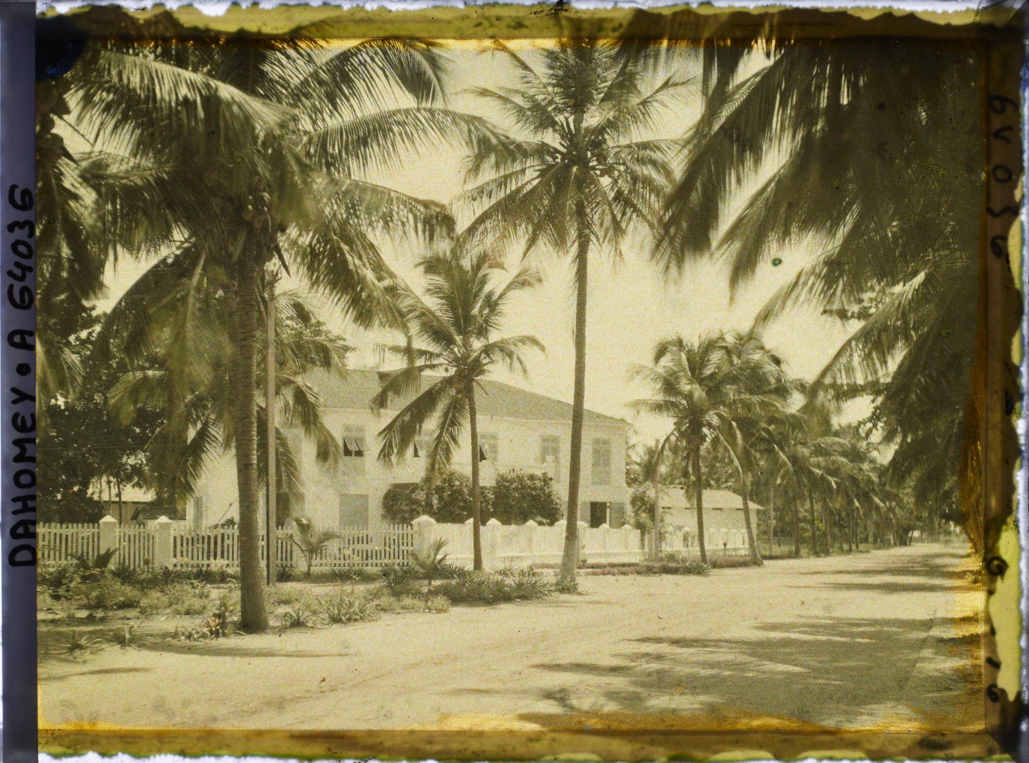 Image représentant L'avenue de la Chambre de Commerce (?) dans le quartier européen