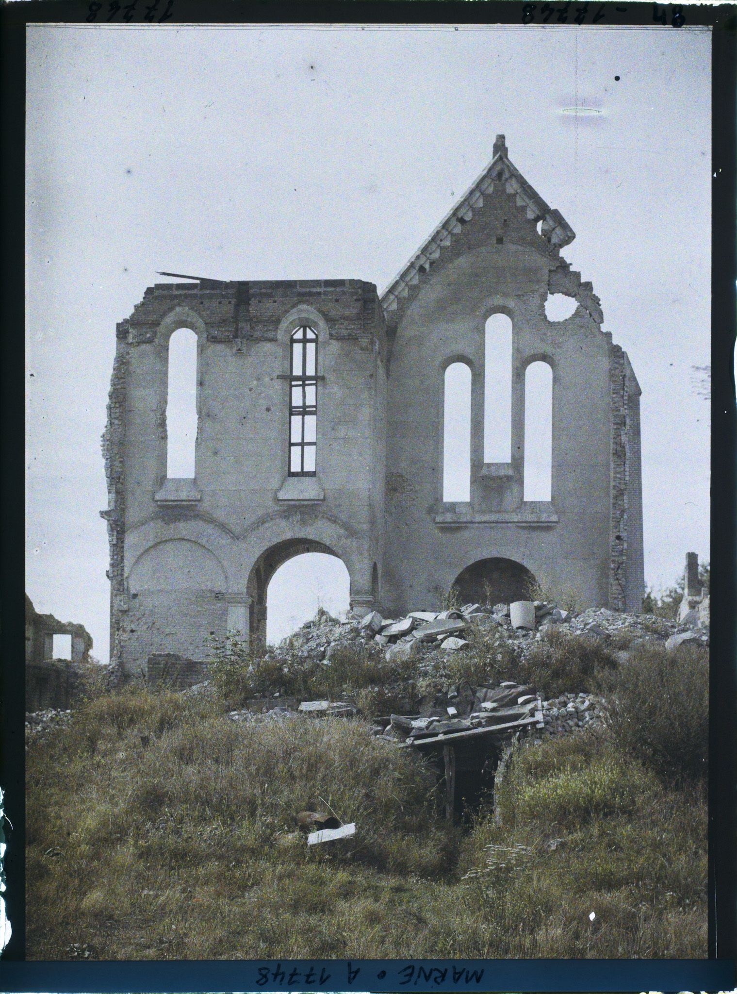 Image représentant France, Pont-Faverger, Ce qui reste de l'Eglise neuve