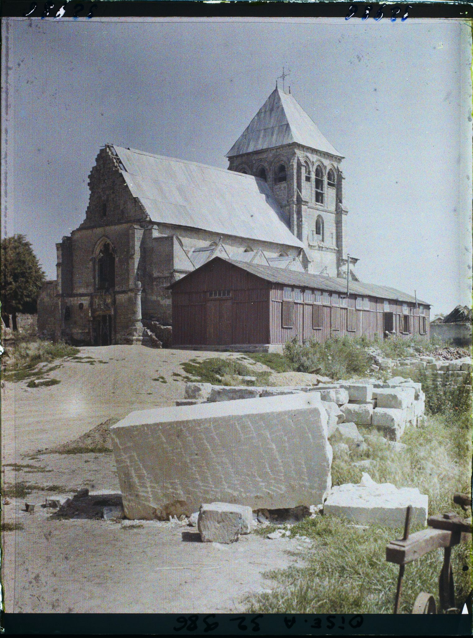 Image représentant France, Chiry, Ensemble de l'Eglise et Ecole provisoire