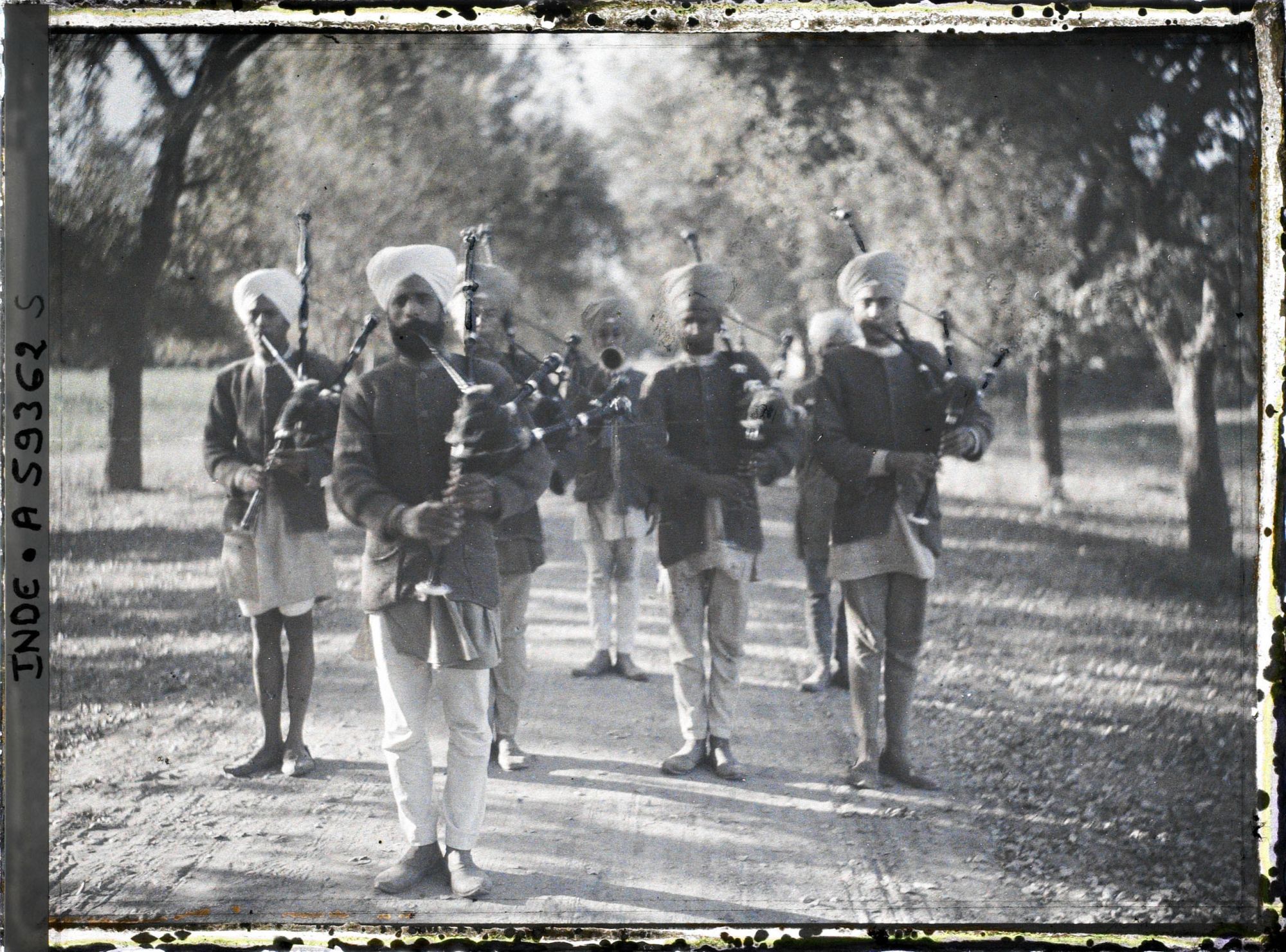 Image représentant Fanfare pendant la cérémonie du jubilé célébrant les cinquante ans de règne du maharajah Jagatjit Singh
