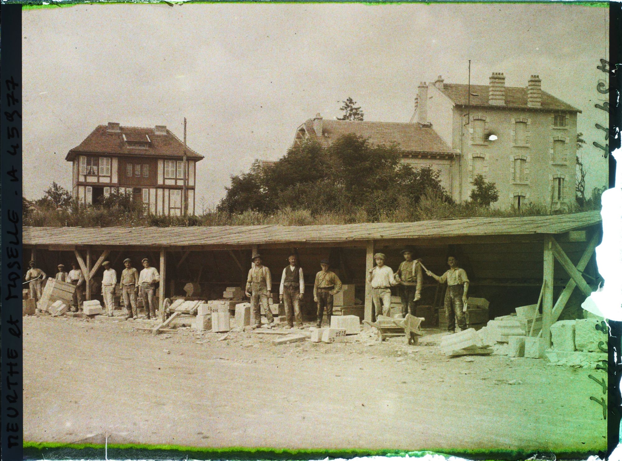 Image représentant France, Nomény, Les tailleurs de pierres de l'Eglise