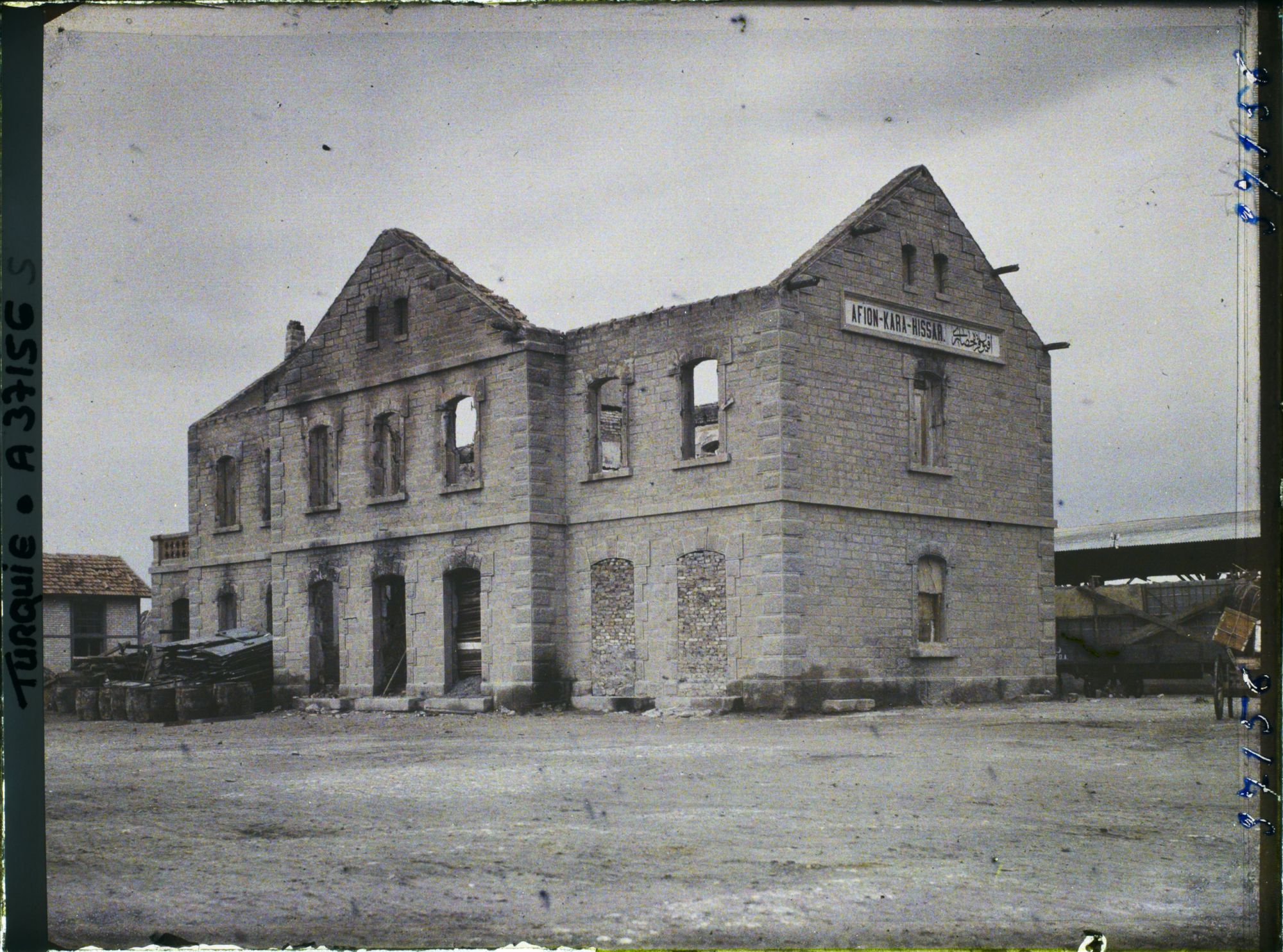Image représentant Turquie, Afion-Kara-Hissar, Gare de Smyrne Cassata incendiée