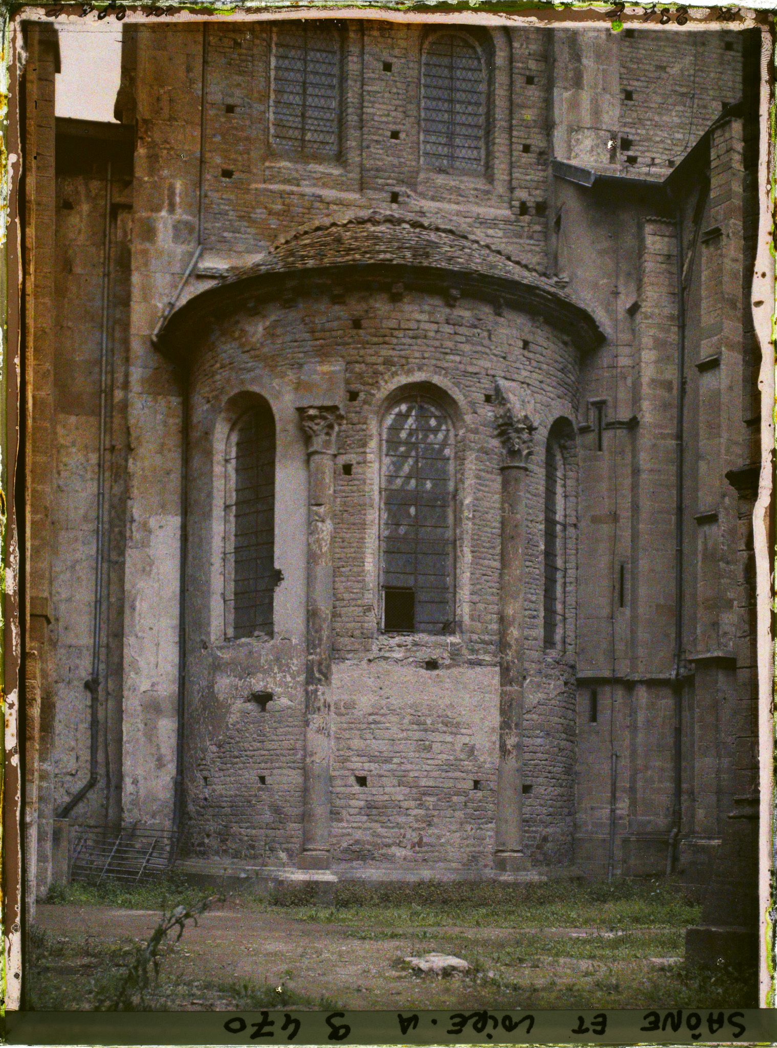 Image représentant L'une des absidioles du transept de l'abbaye de Cluny III