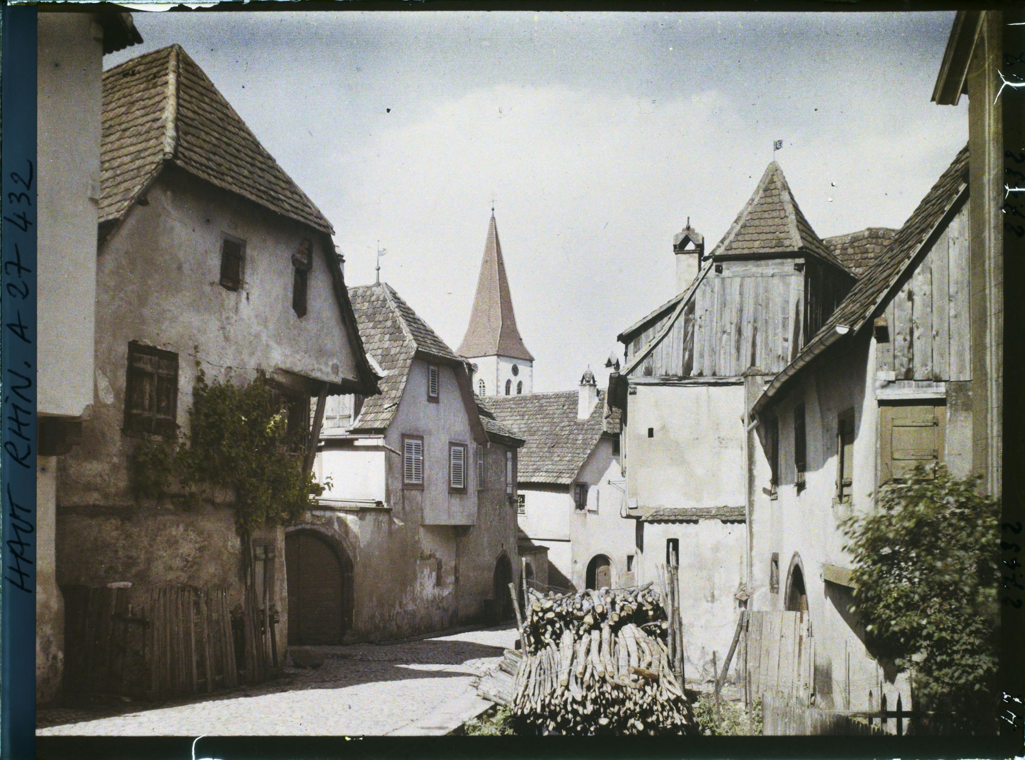 Image représentant France, Ammerschwihr, Un coin du village près de l'Eglise