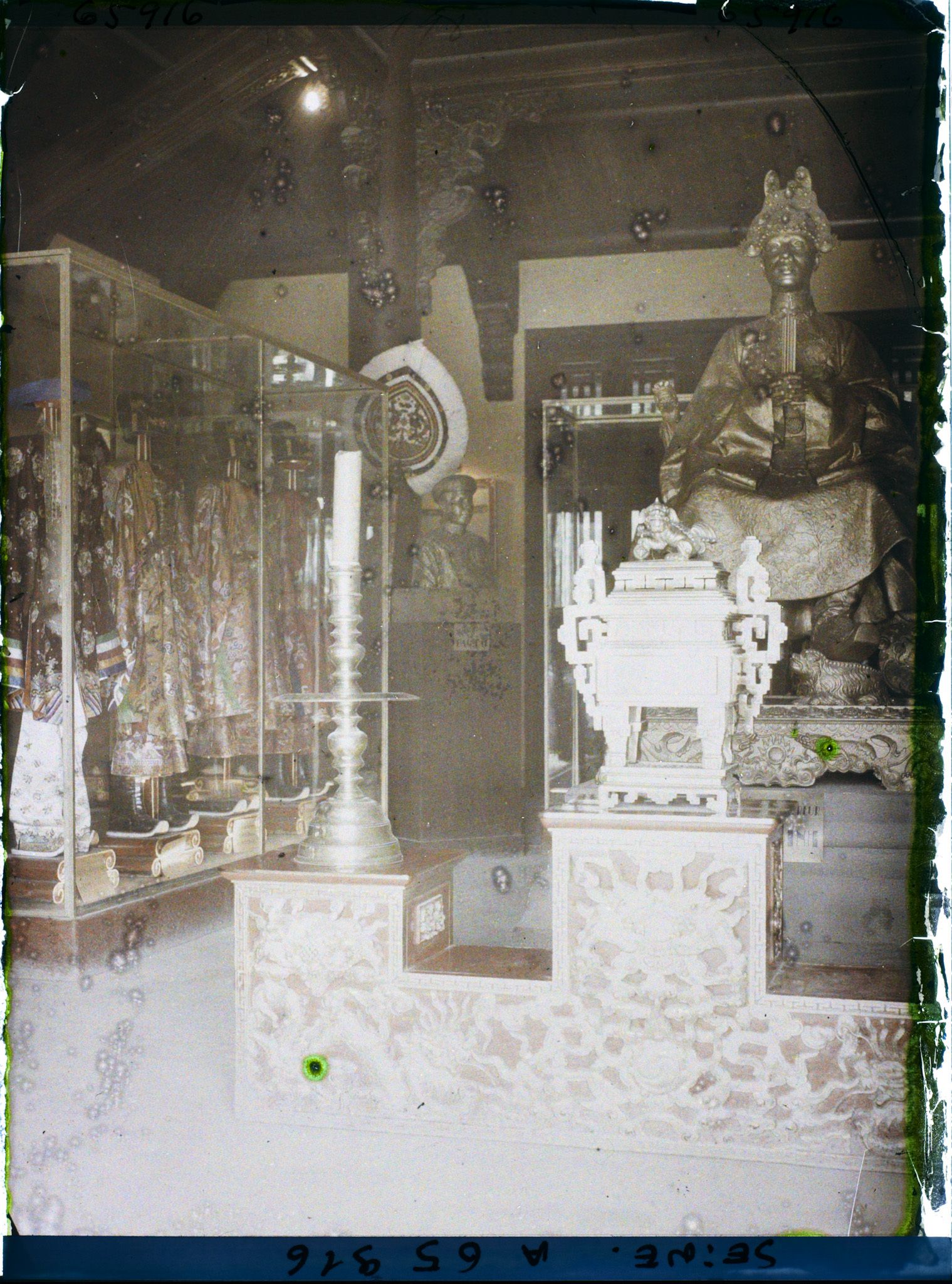 Image représentant L'Exposition Coloniale Internationale de 1931, l'intérieur du pavillon de l'Annam