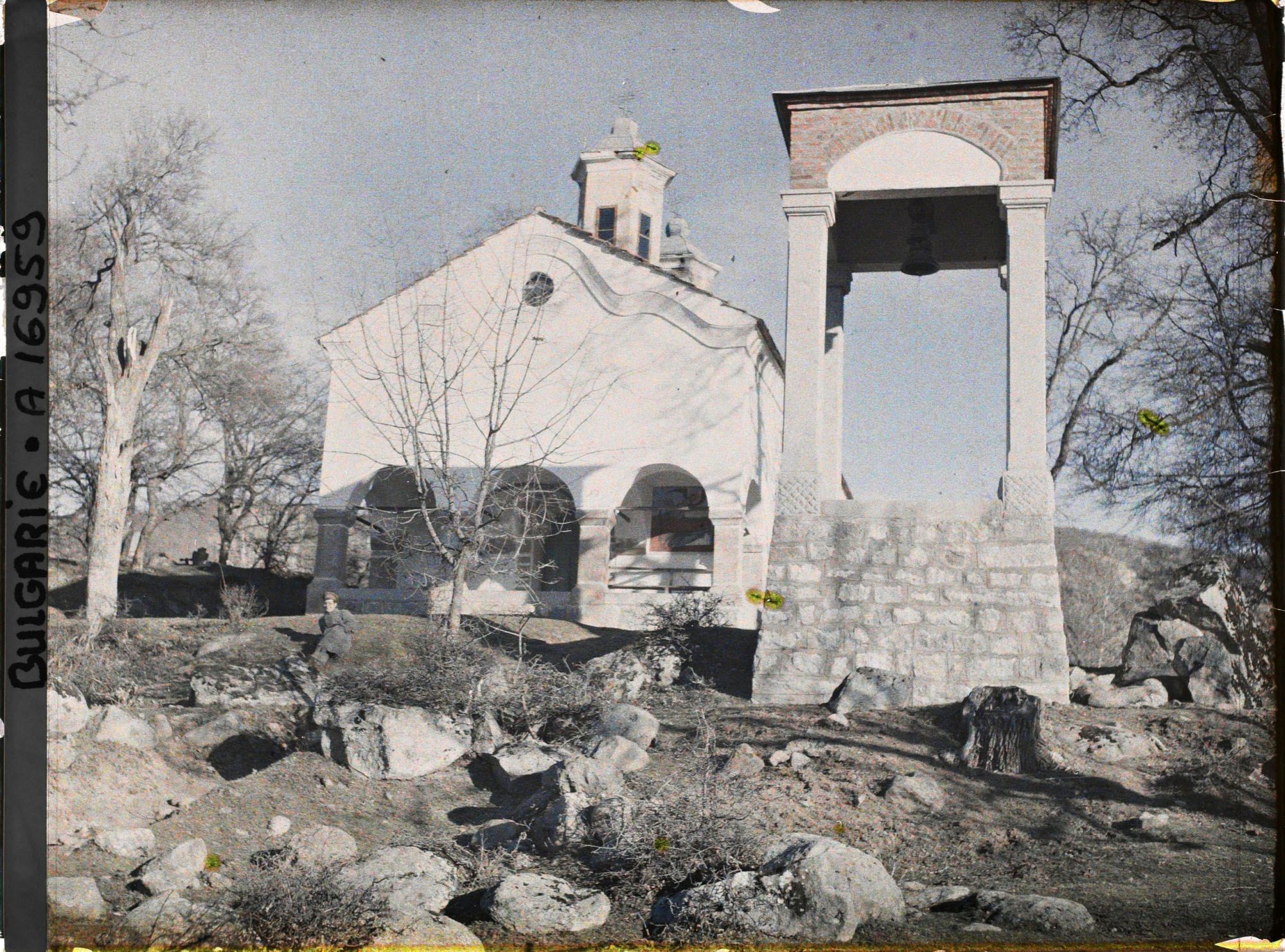 Image représentant Petite église avec clocher séparé