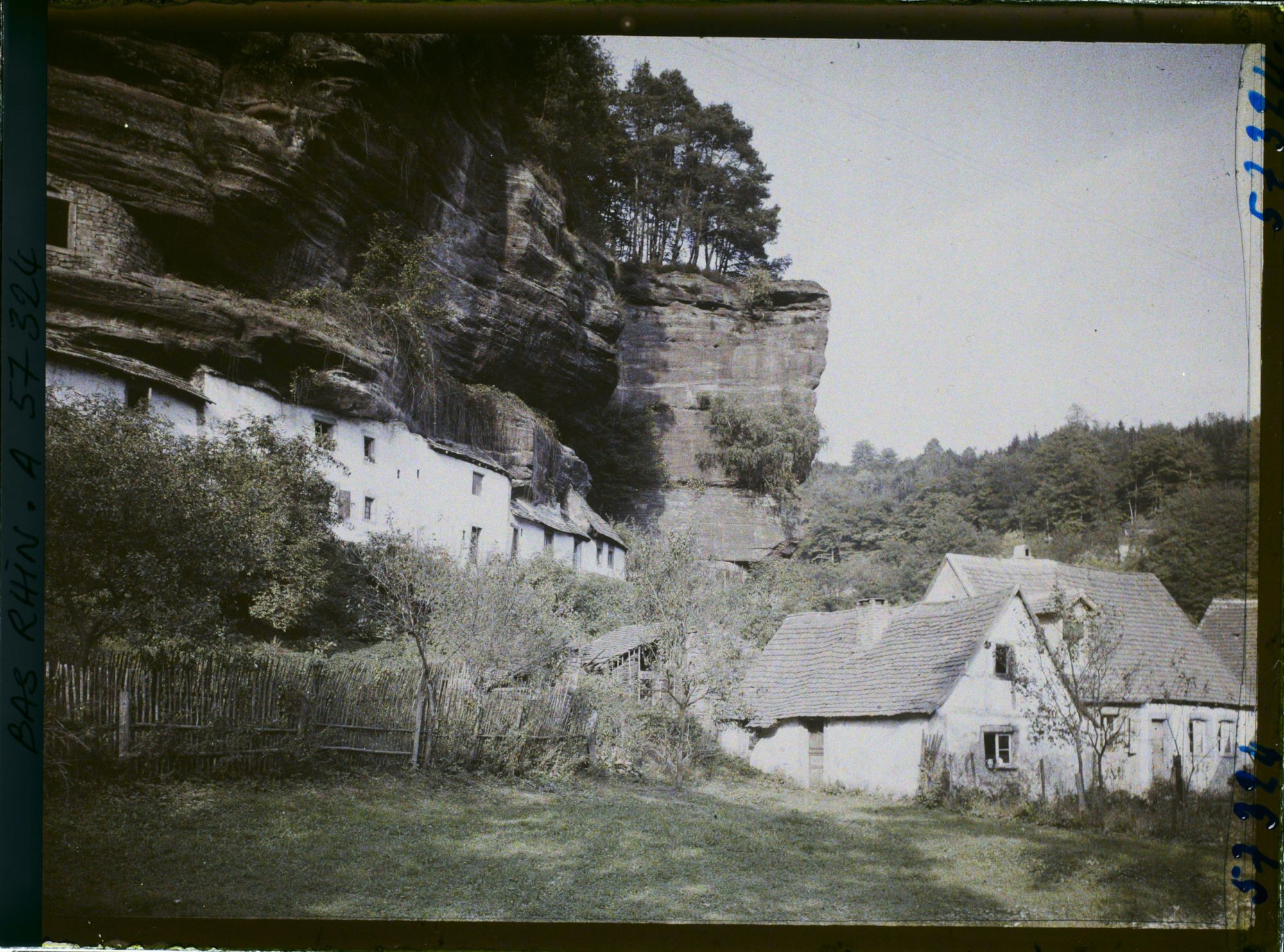 Image représentant Alsace, La Petite Pierre, Type de Maisons construites dans le rocher