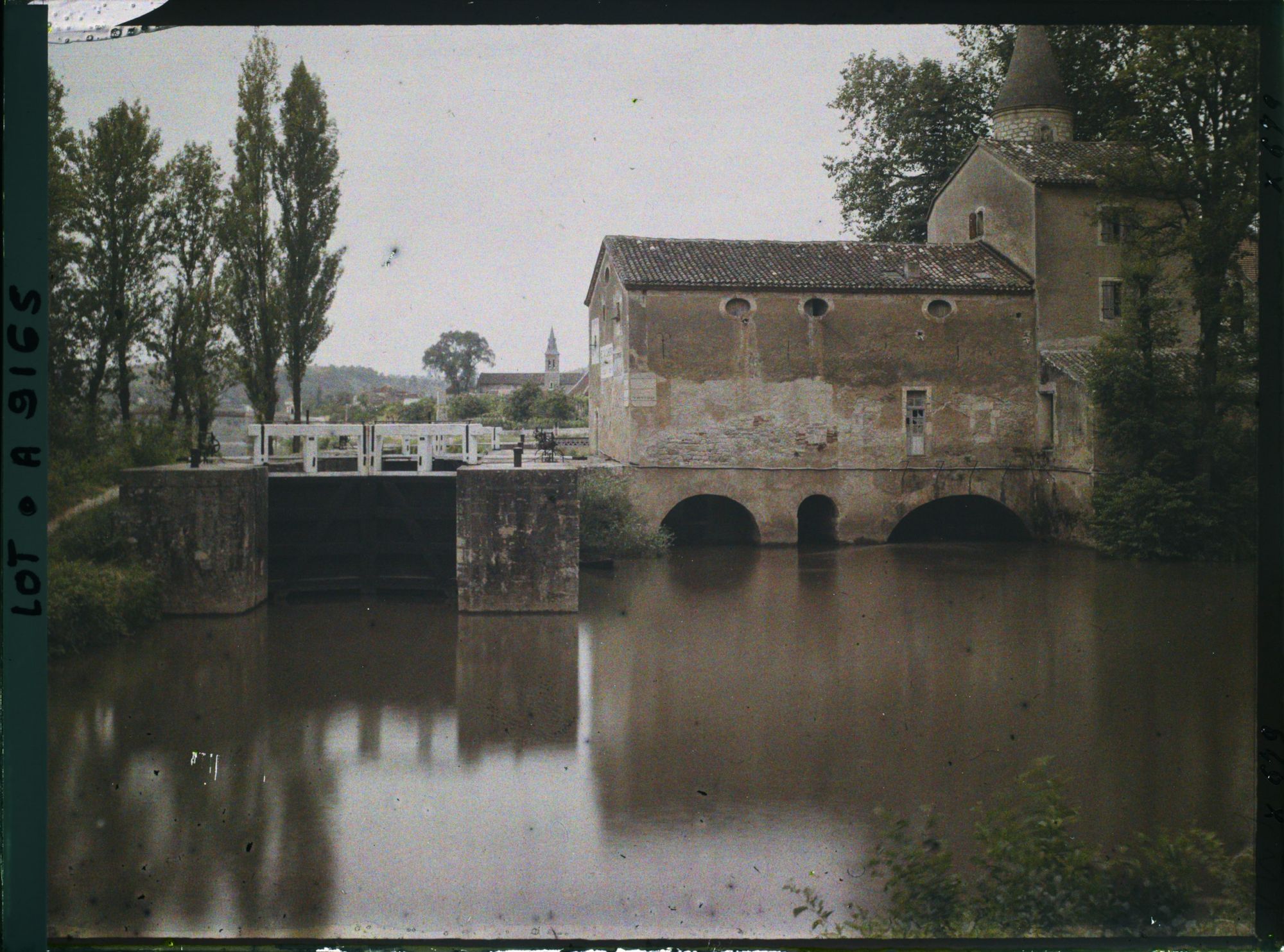 Image représentant France, Cahors, Le vieux moulin et l'Ecluse