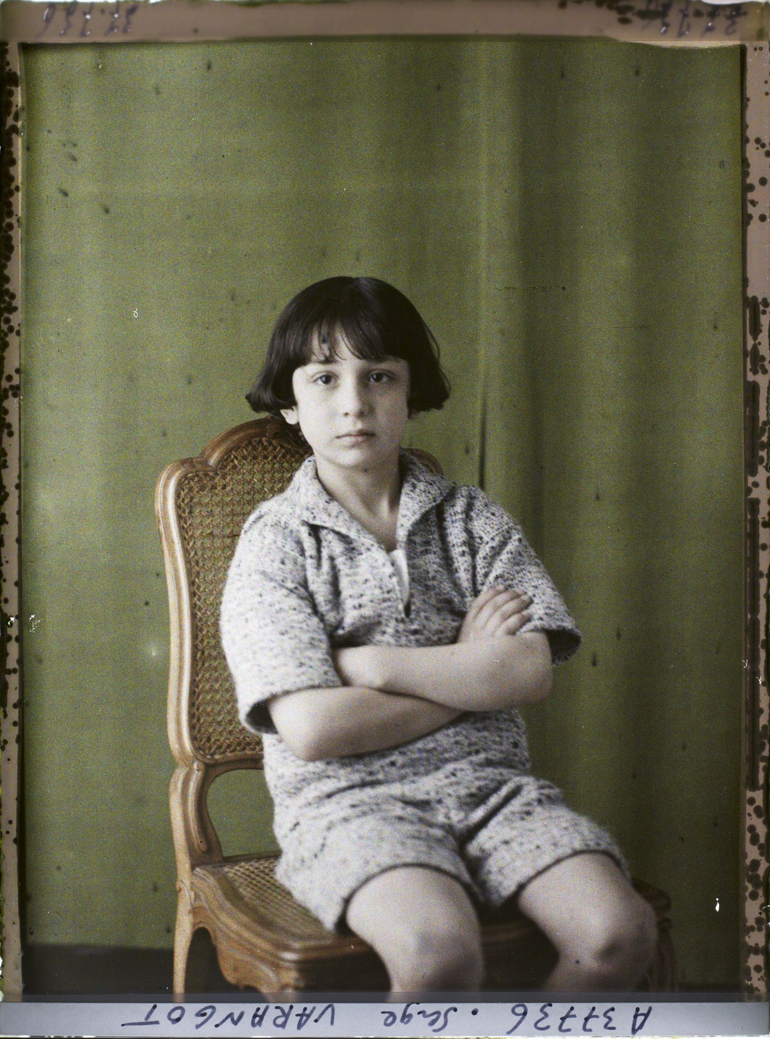 Image représentant https://musee-albert-kahn.s-museum.fr/home/NWQ2OTAwYzNmYjZlZTk1ZWQwODJmMjY4L2dlbmVyaWMtbm90aWNlLXRhYi9hdXRob3JpdHkvNjE3YTc5ZjVjZjhiODk2OGIzMzM3ZDIx/5d6900c3fb6ee95ed082f268/generic-notice-tab/authority/617a79ebcf8b8968b33379bb L'enfant Serge Varangot