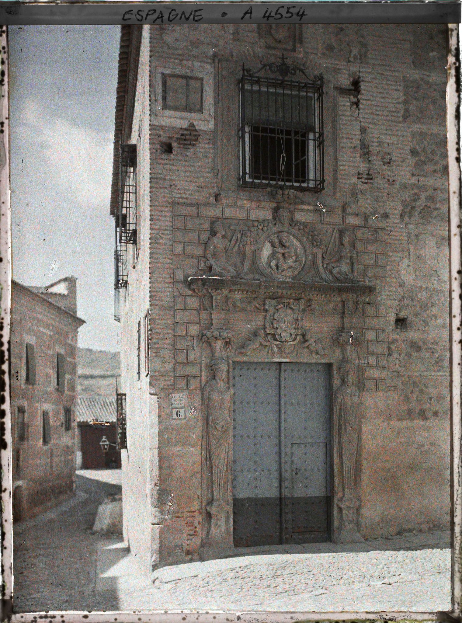 Image représentant Espagne, Tolède, Porte du Collège de Las Infantas