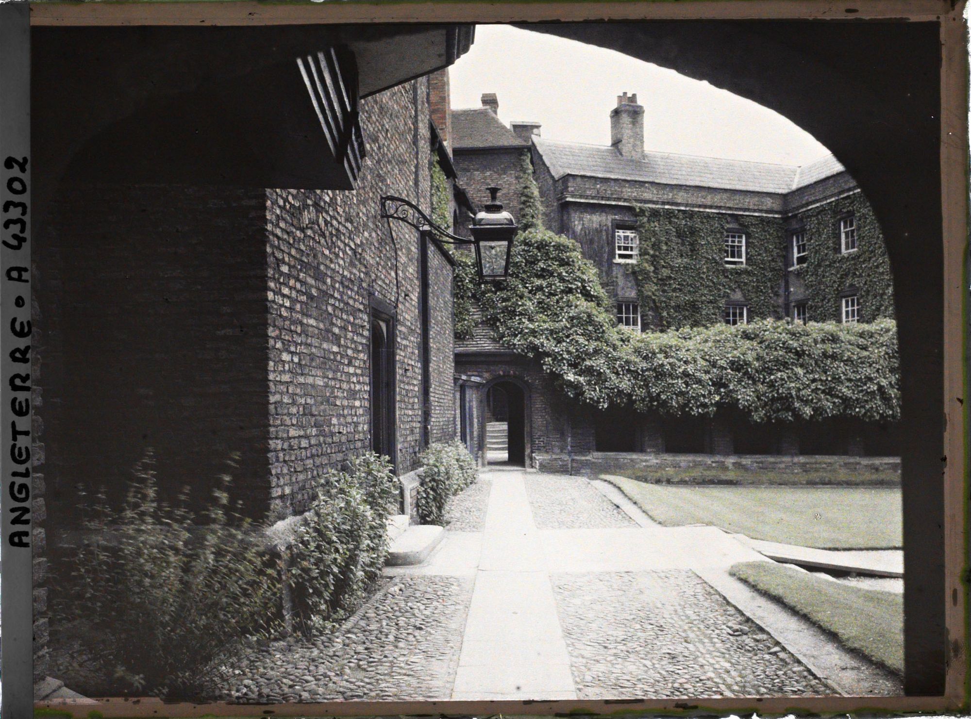 Image représentant La cour du cloître du Queen's College