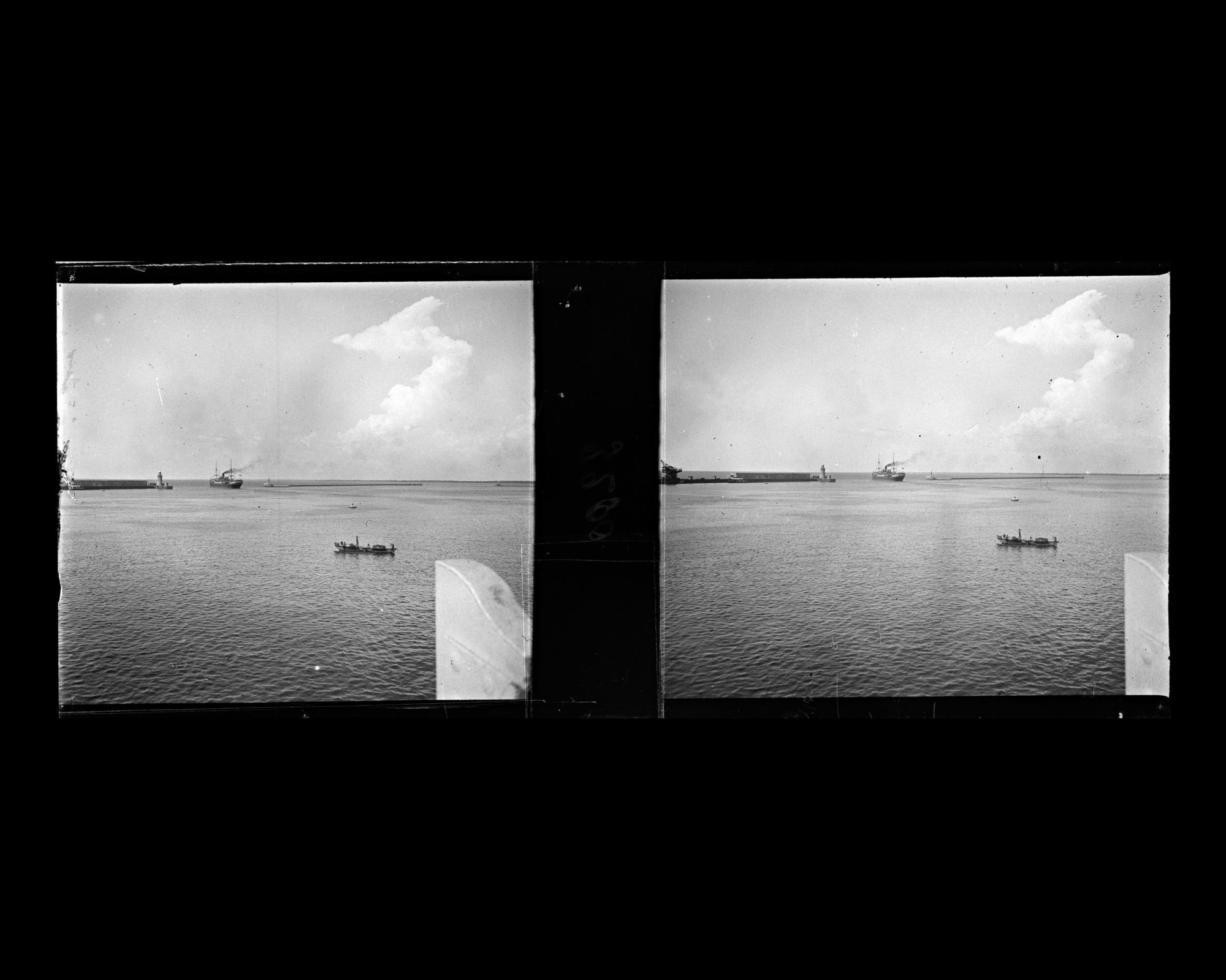 Image représentant L'entrée du port