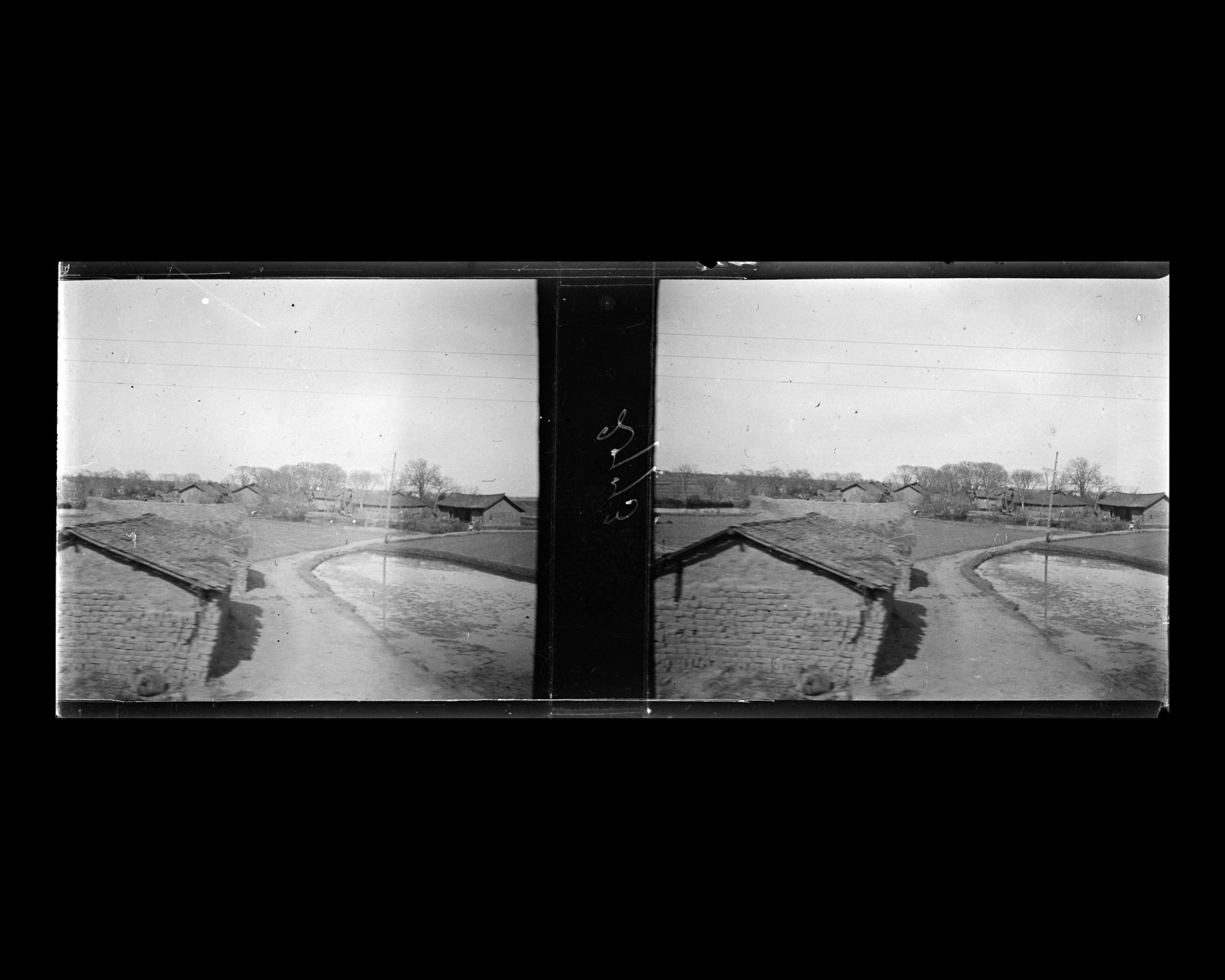 Image représentant Un village vu du train