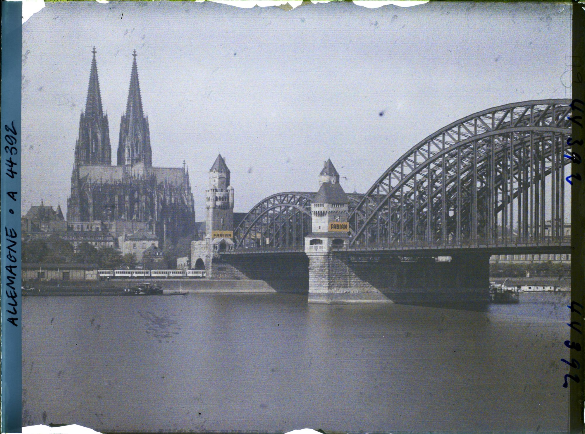 Image représentant Vue d'ensemble du grand Pont avec la cathédrale à l'arrière-plan