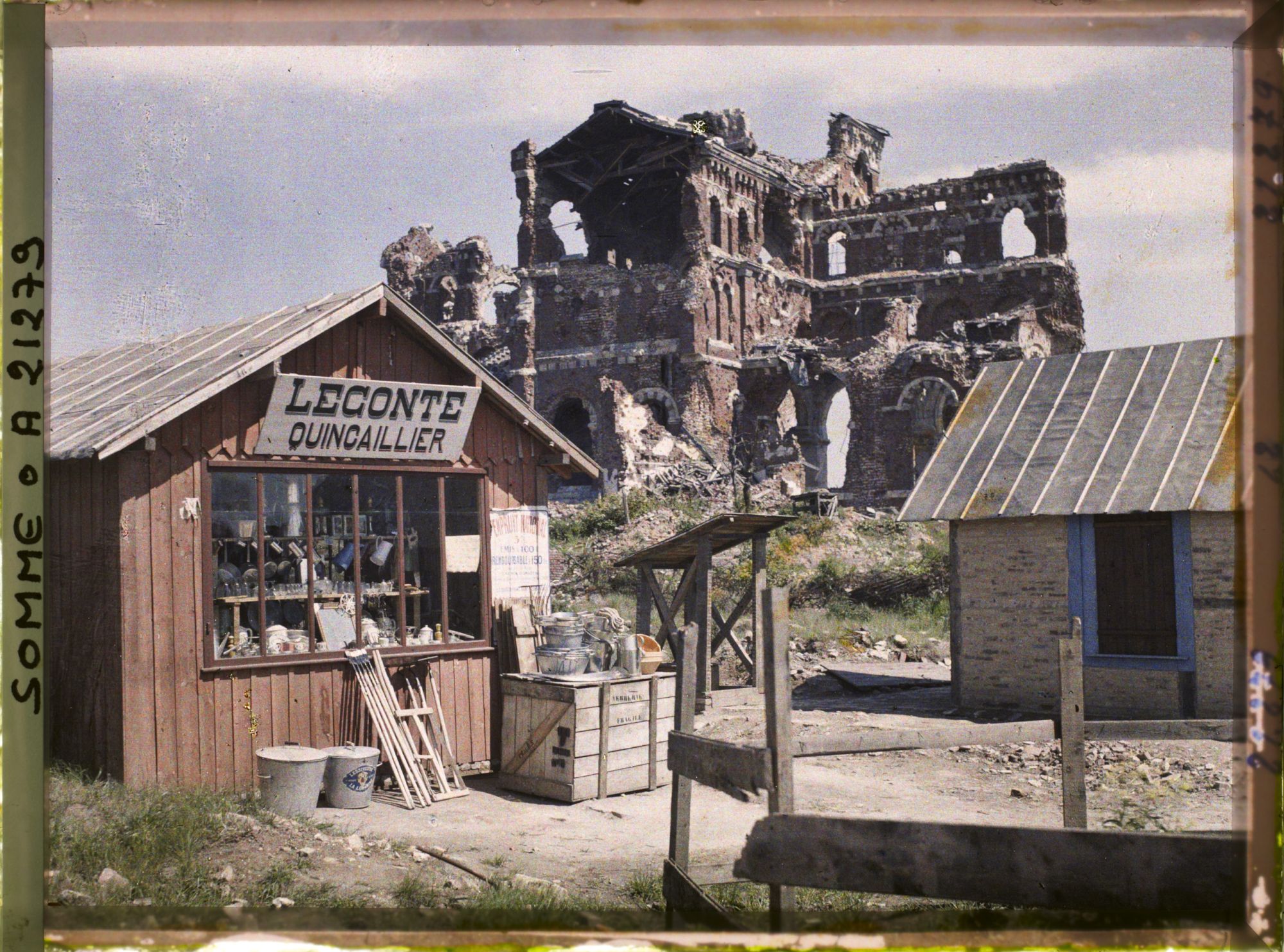 Image représentant France, Albert, L'Eglise (nord Ouest) et Quincaillerie