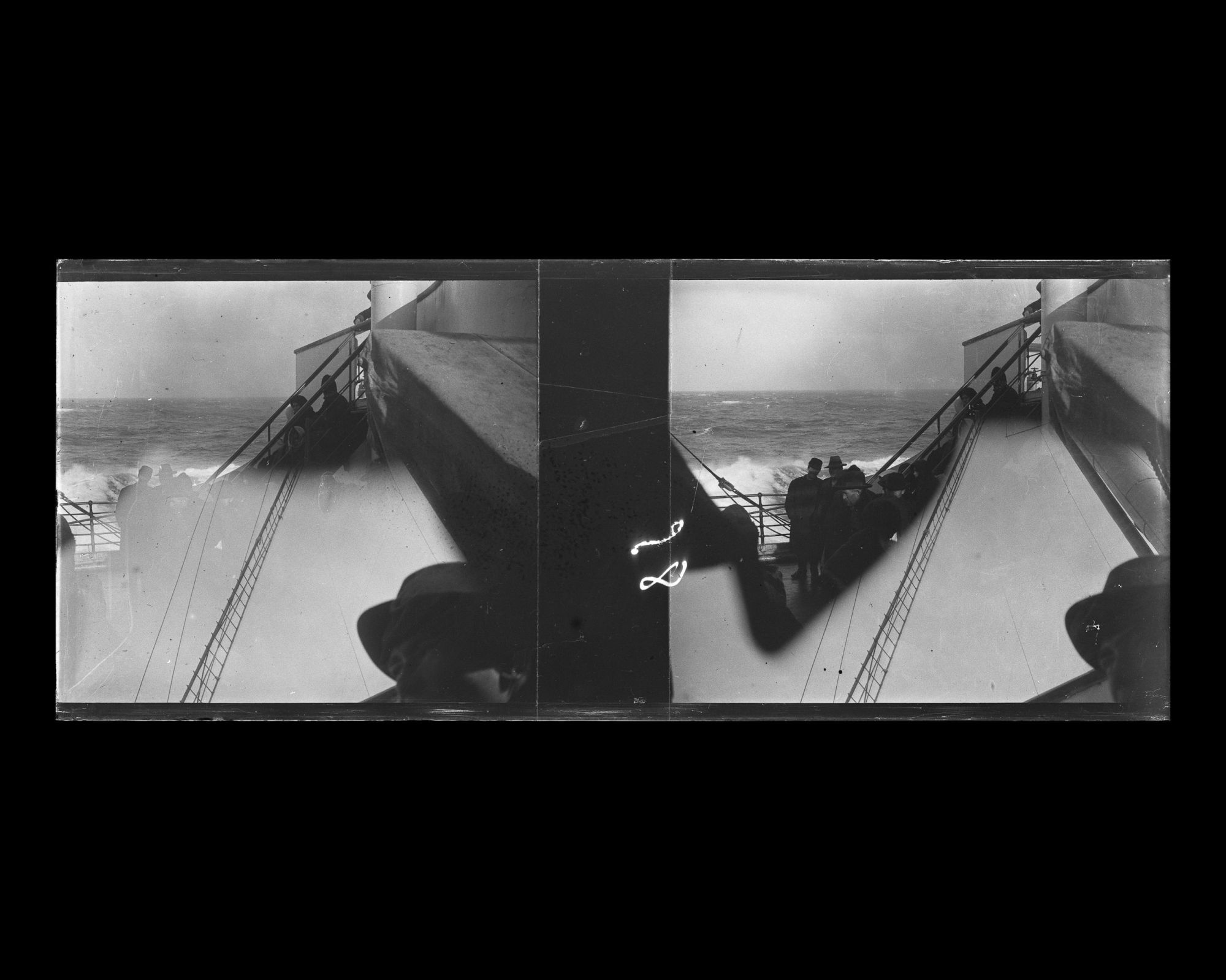 Image représentant Emigrants des 3emes classes sur l'entrepont