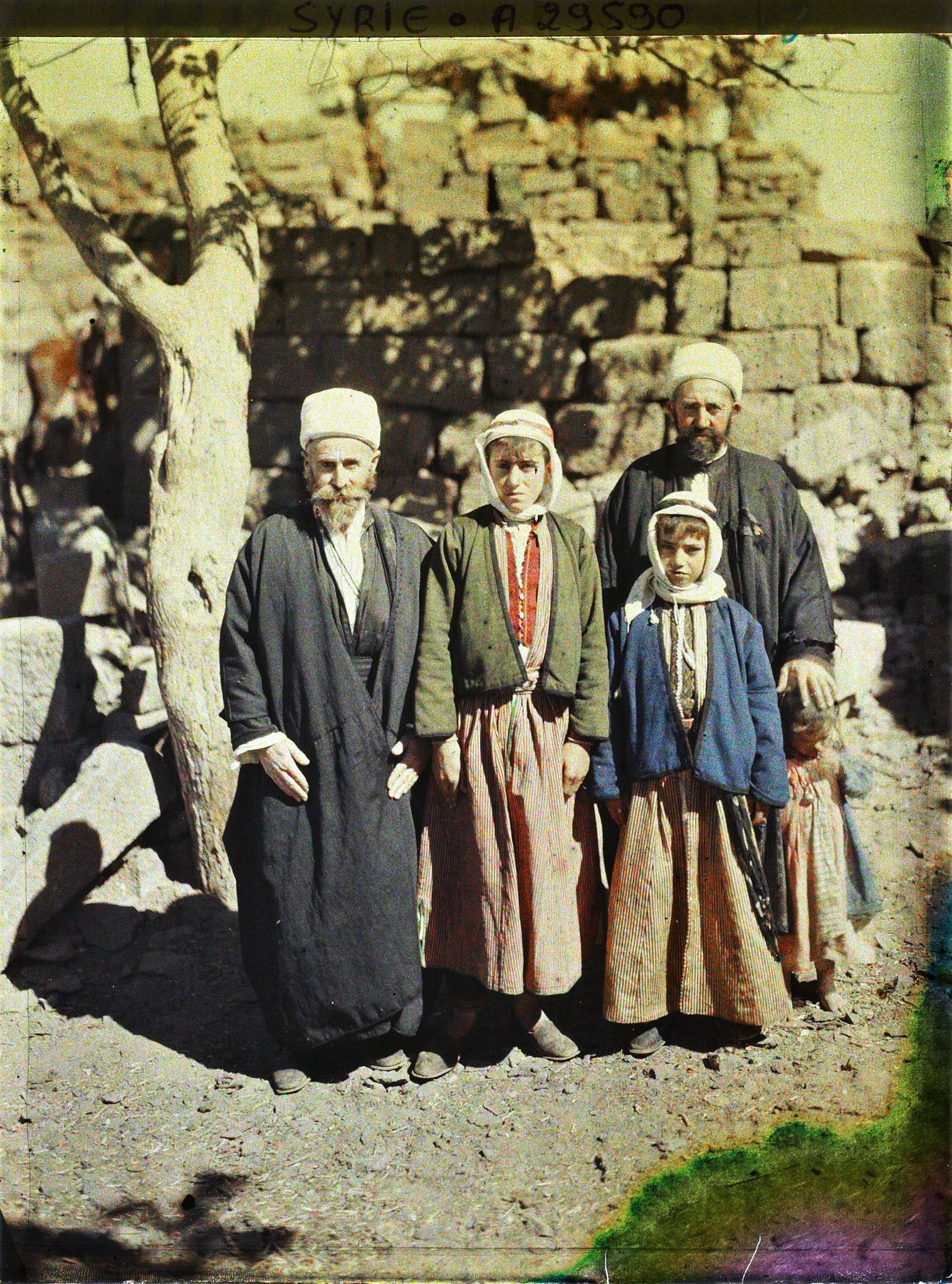 Image représentant Le cheikh Ahmed El Agery, son fils, son frère et son neveu