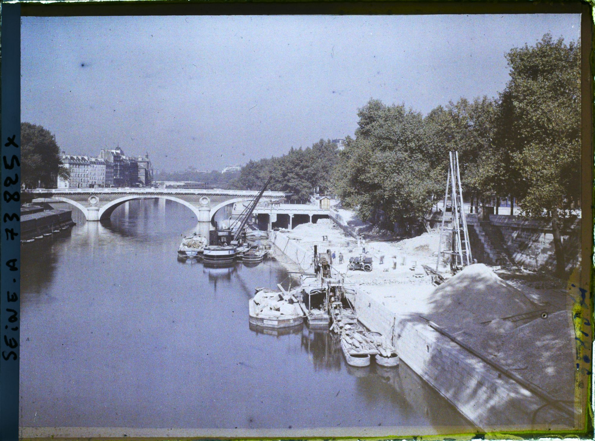 Image représentant Vue du pont Louis-Philippe et du port de l'Hôtel-de-Ville depuis le pont Marie