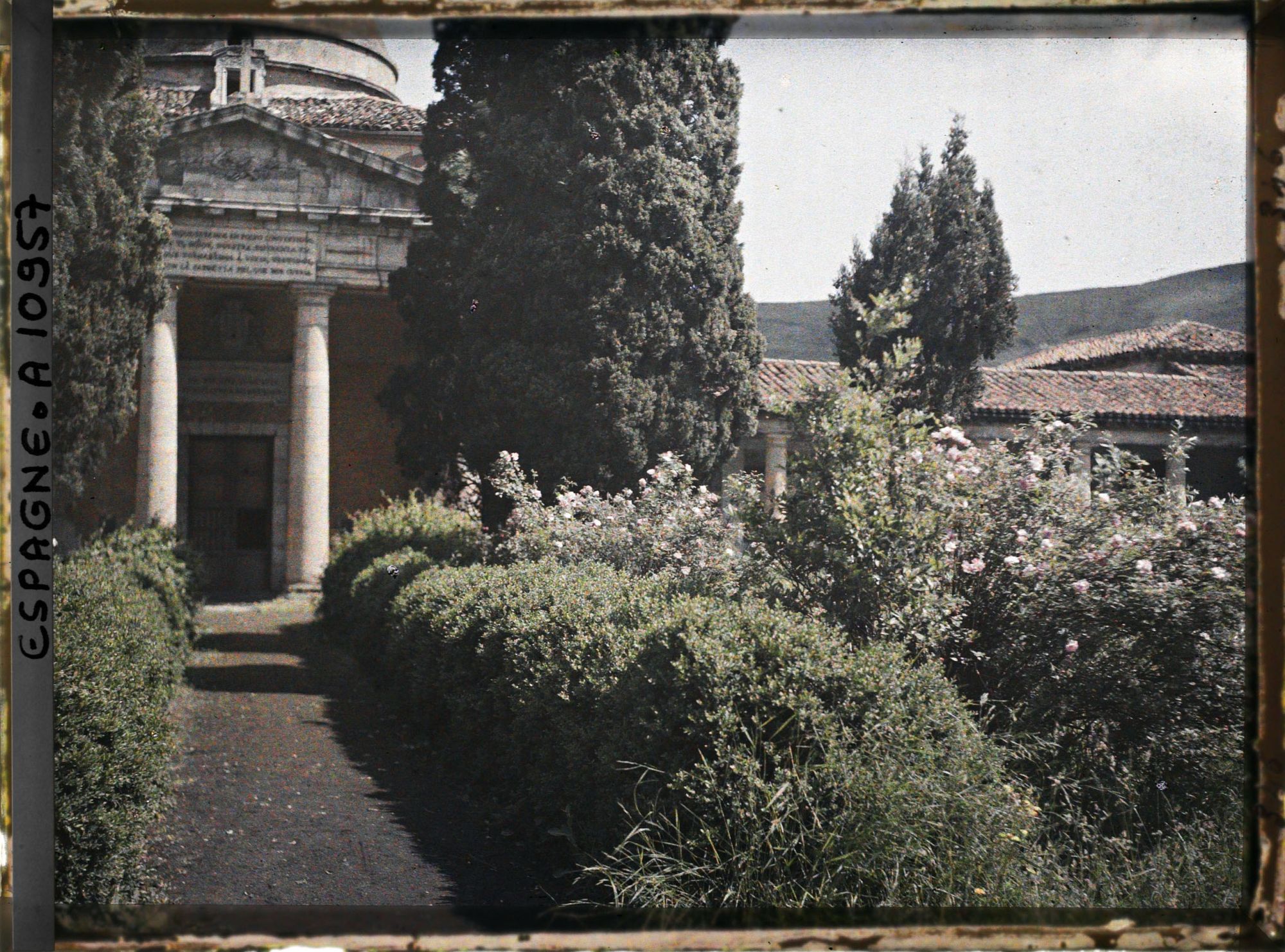 Image représentant Espagne, Bilbao, L'ancien Cimetière de Bilbao, la Chapelle et les Roses