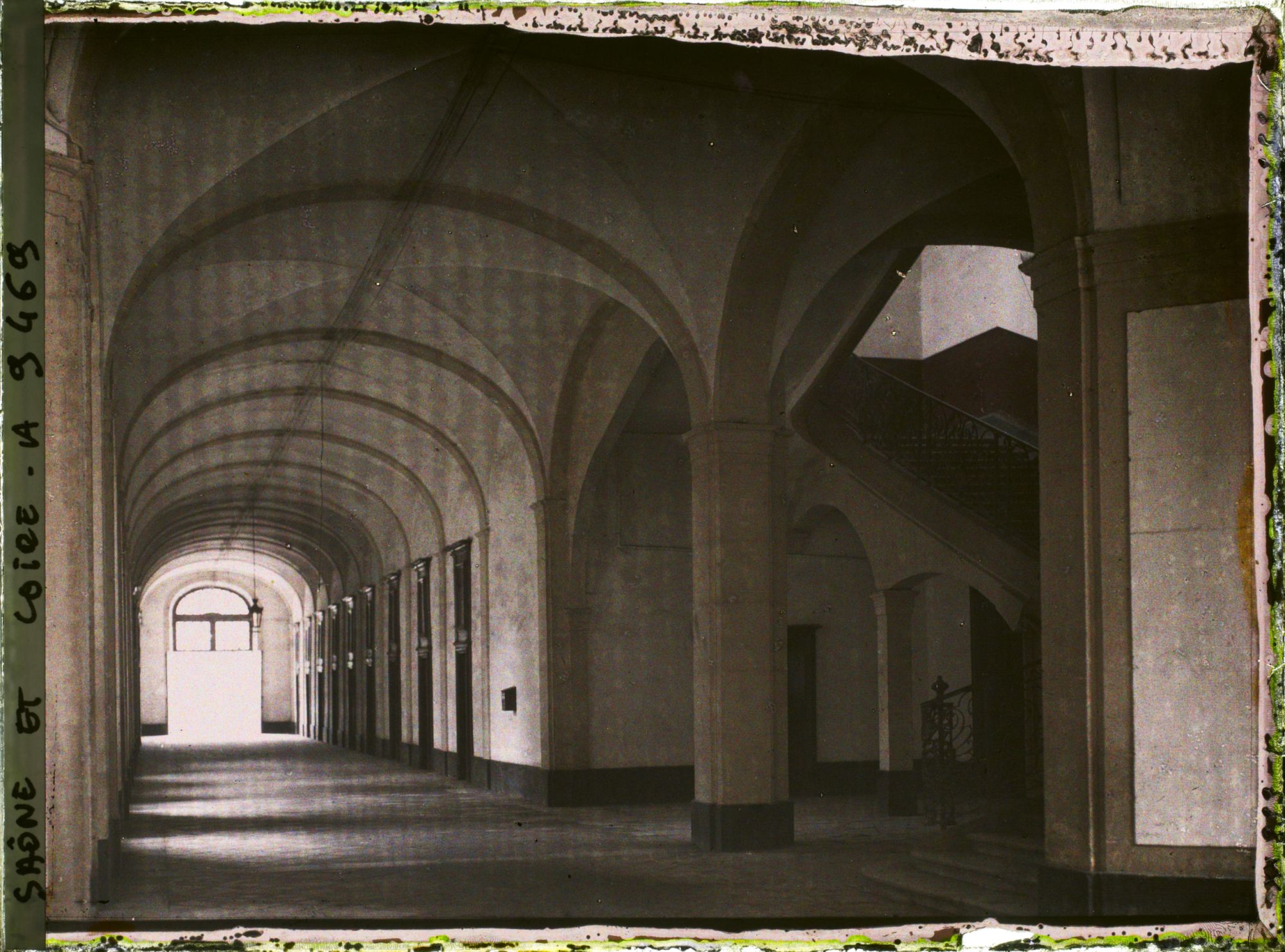 Image représentant Abbaye de Cluny, la galerie du cloître du XVIIIe siècle