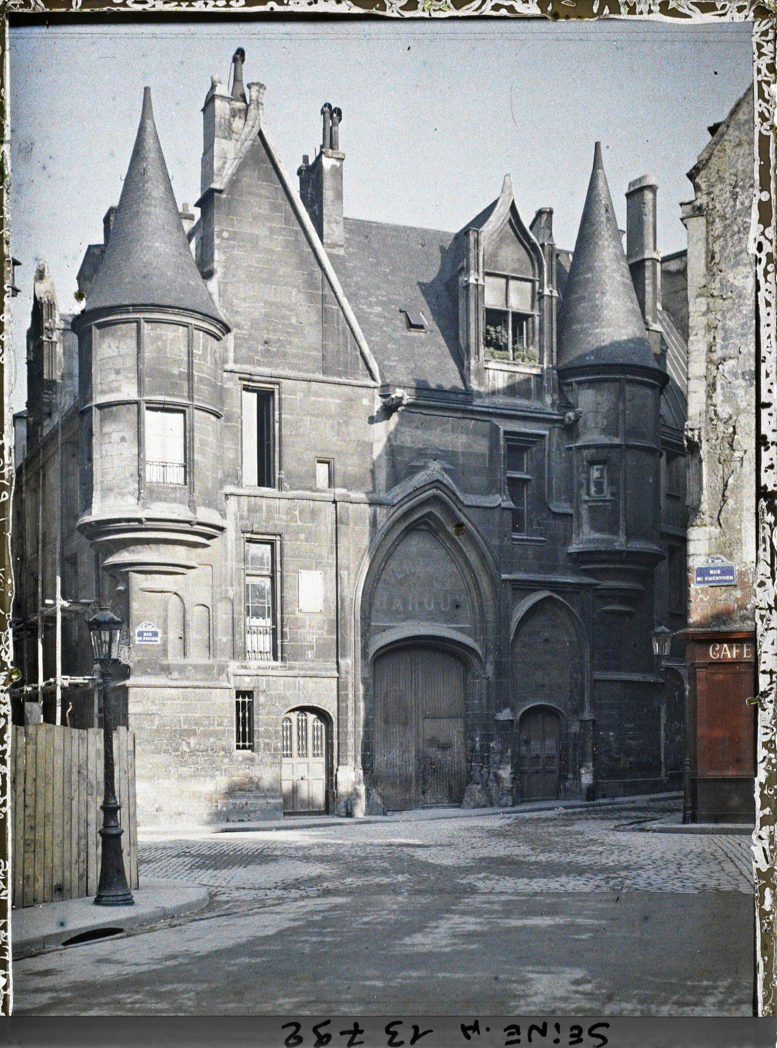 Image représentant L'hôtel de Sens, rues du Figuier et du Fauconnier