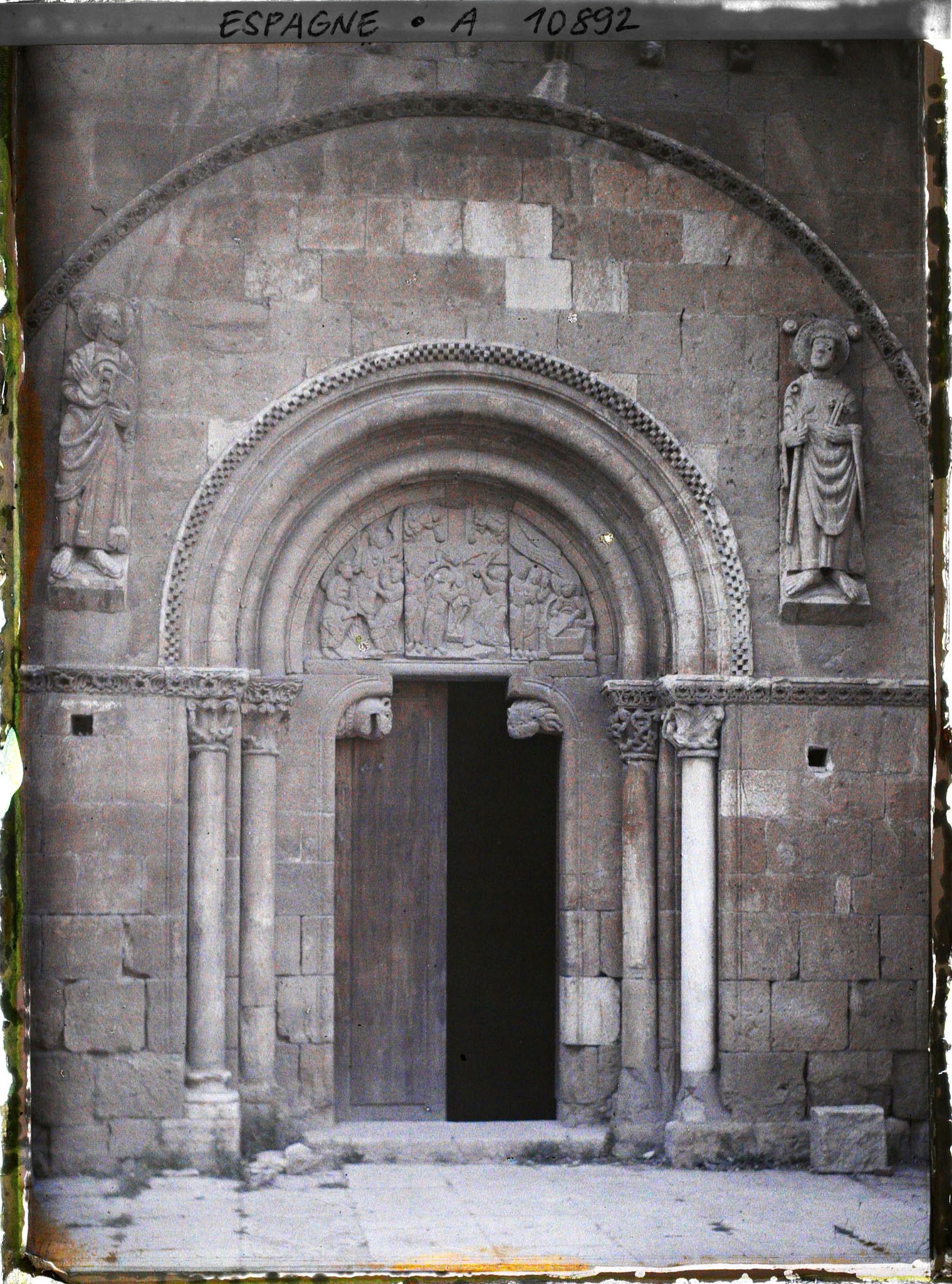 Image représentant Espagne, Léon, La porte du bras sud du transept purement roman, fin XIe Se avec son tympan