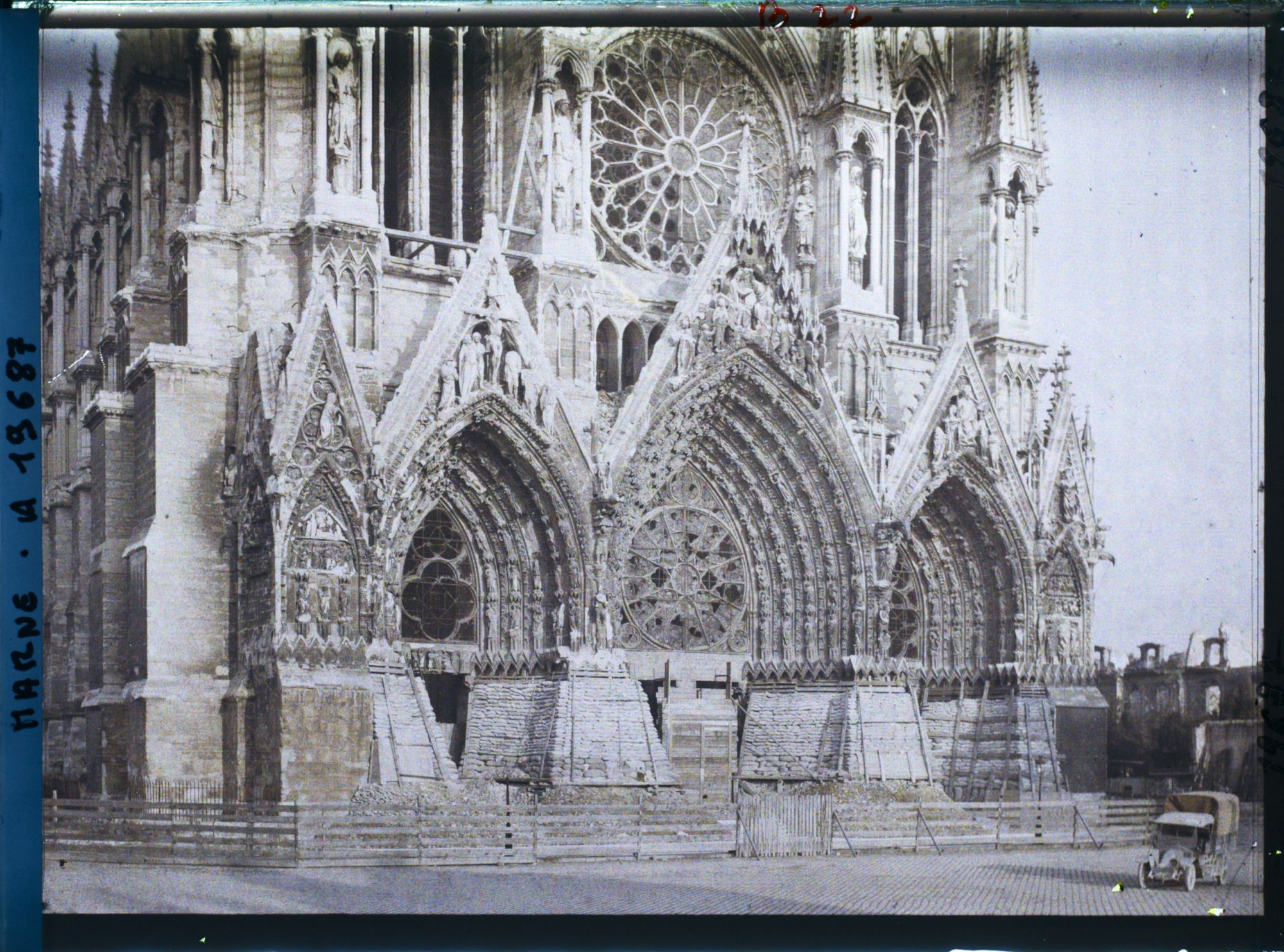 Image représentant France, Reims, Les Trois Porches de la Cathédrale